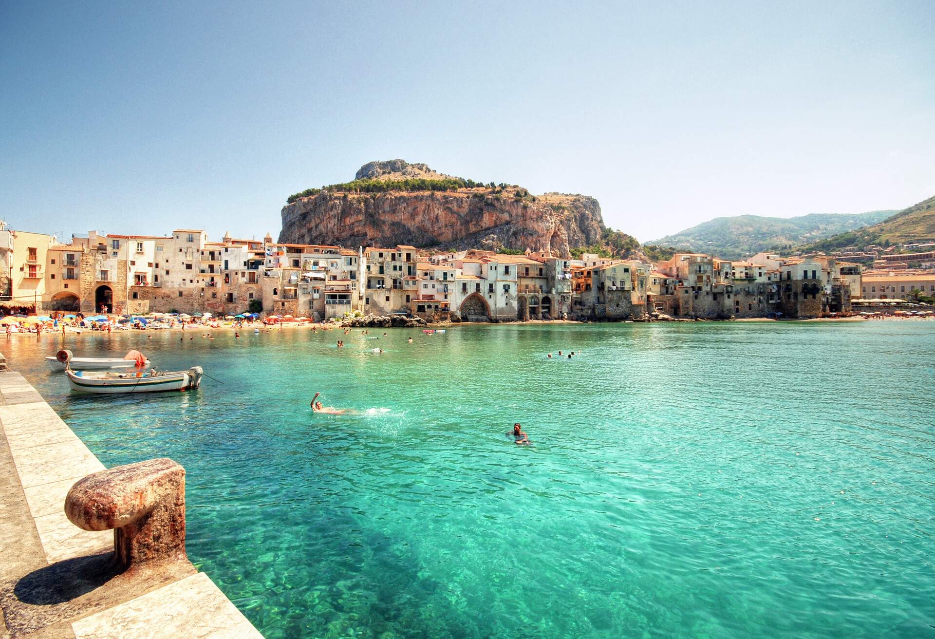 DEST_ITALY_SICILY_CEFALU_THEME_BEACH_GettyImages-142116239