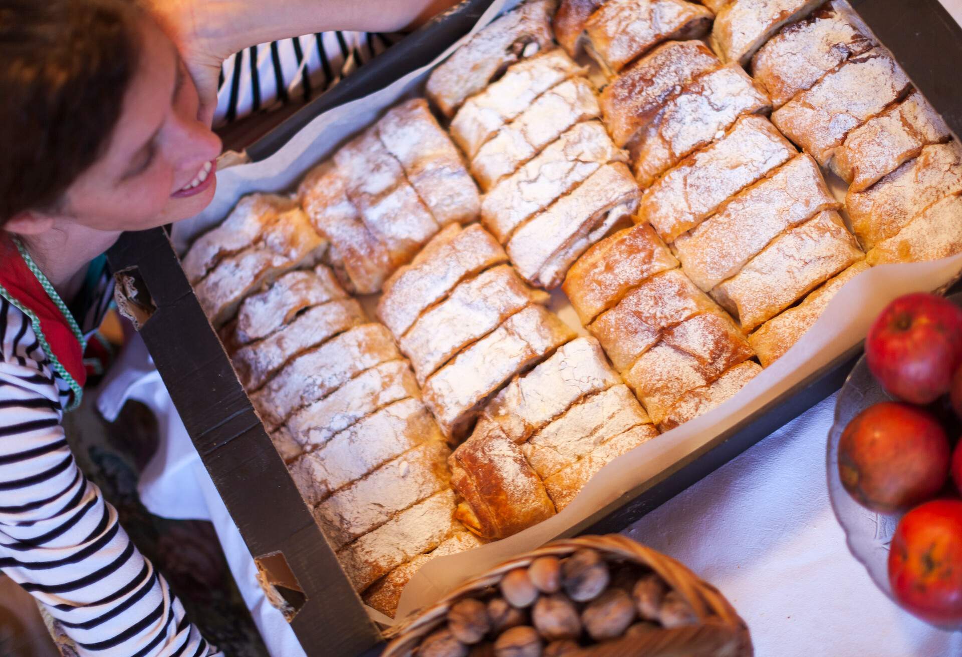 THEME_FOOD_GERMAN_APPLE-STRUDEL_GettyImages-1126365139