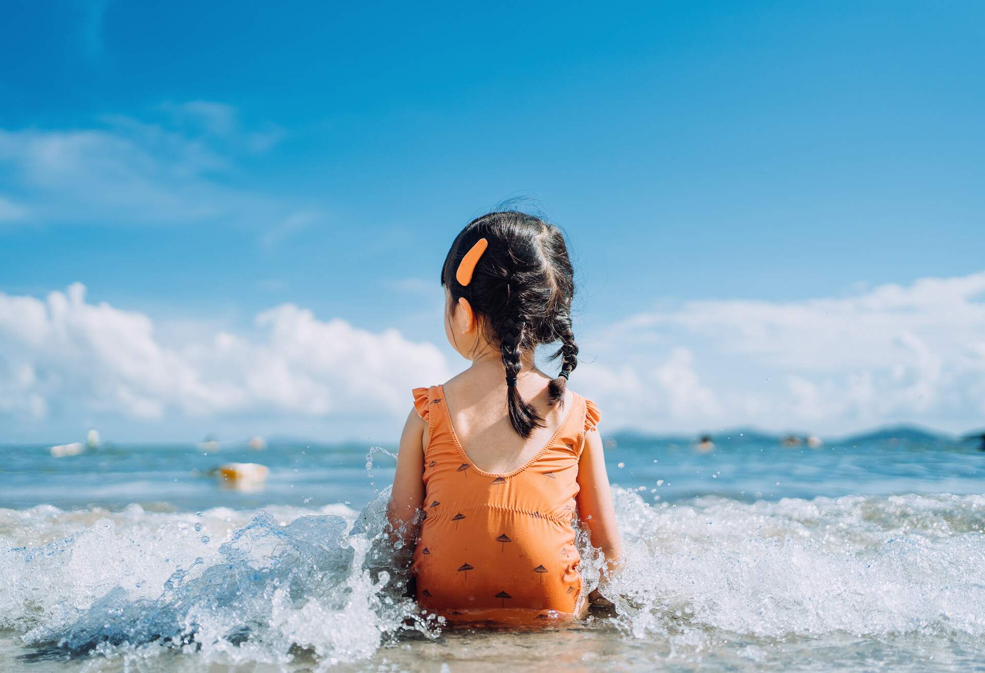 THEME_PEOPLE_KID_GIRL_BEACH_SEA_GettyImages-1328102254-1.jpg