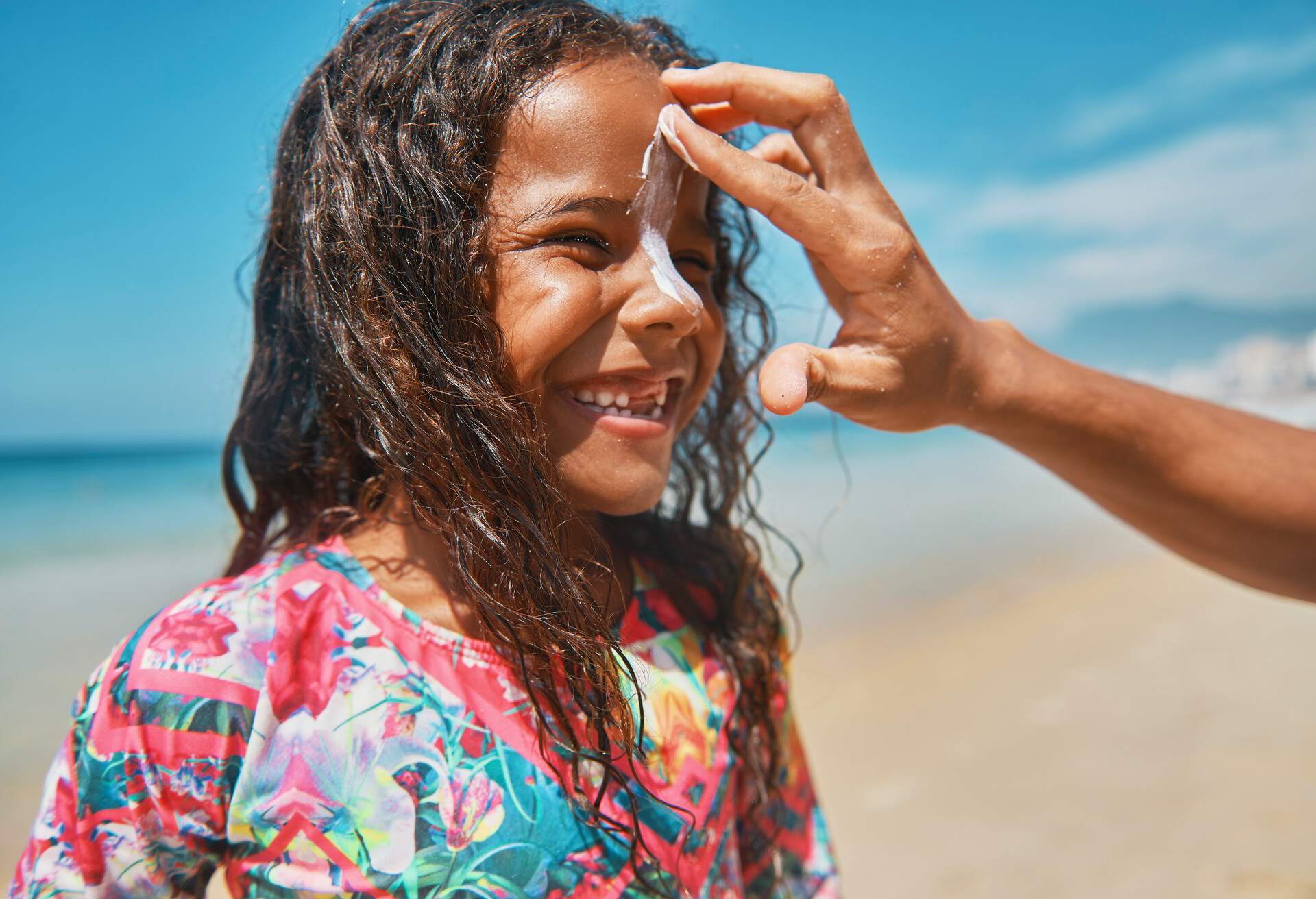 PEOPLE_KID_GIRL_BEACH_SUNSCREEN_GettyImages-1204429351