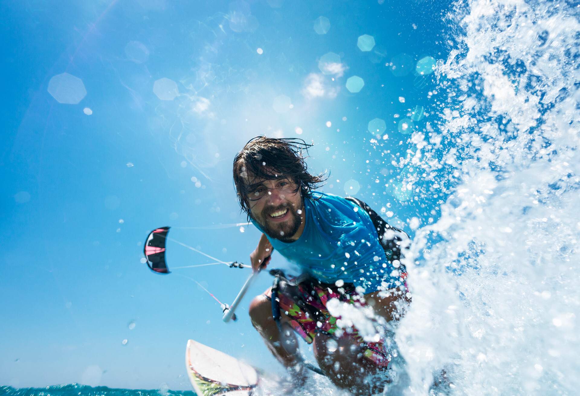 PEOPLE_MAN_KITESURFING