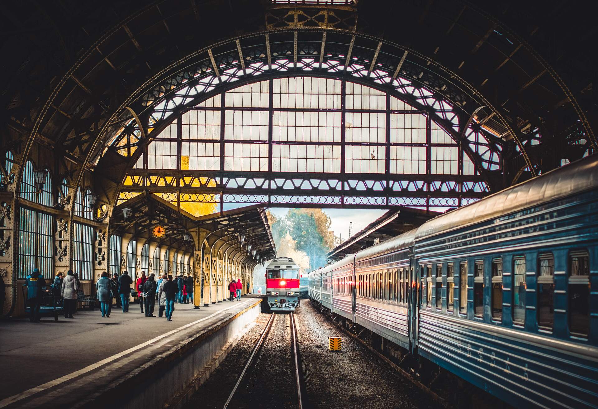 THEME_TRAIN-STATION_TRAIN_TRANSPORTATION_shutterstock-portfolio_740247808.jpg