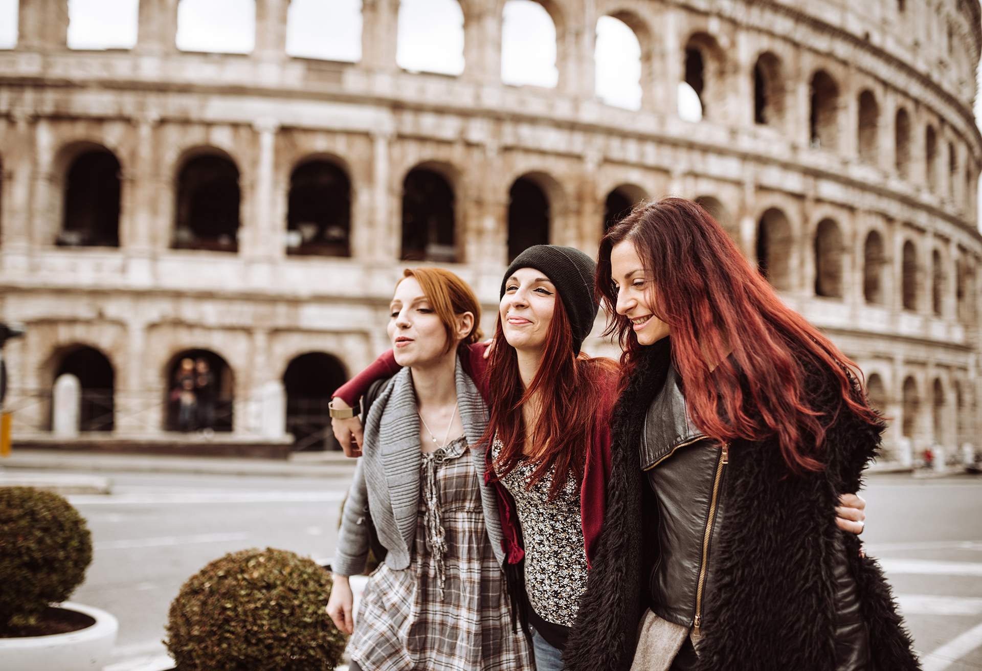 dest_italy_rome_colosseum_theem_people_friends_lgbtq_gettyimages-919194962