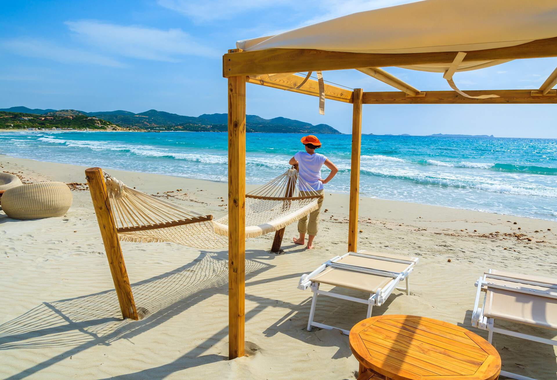 DEST_ITALY_SARDINIA_Costa-Smeralda_THEME_BEACH_GettyImages-676606730