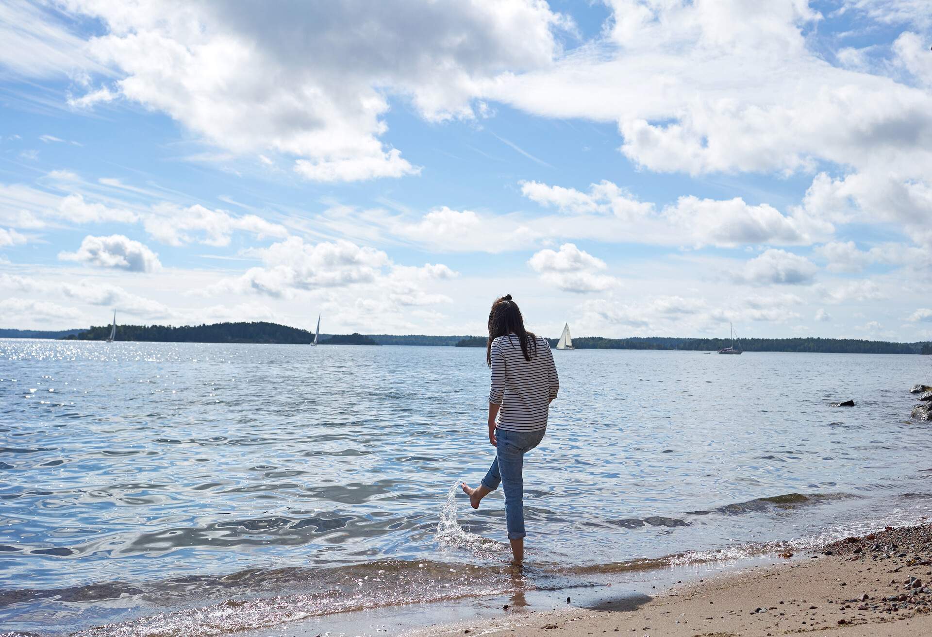 DEST_SWEDEN_GRINDA_BEACH_WOMAN_GettyImages-758320041