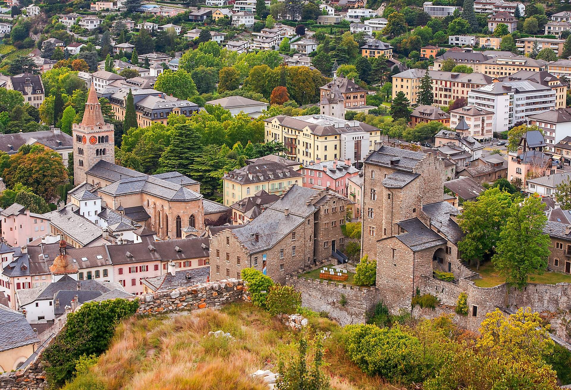 DEST_SWITZERLAND_VALAIS_SION_TOP VIEW_GettyImages-855903048