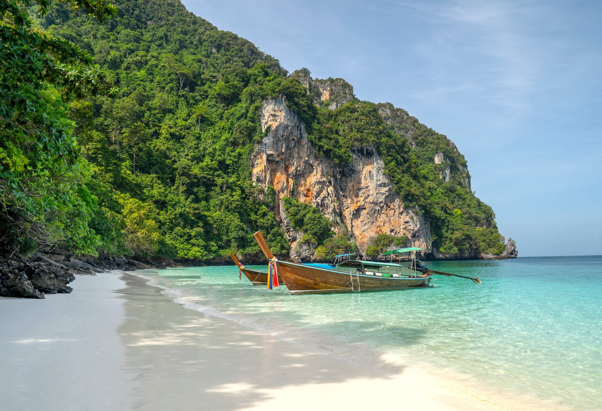 DEST_THAILAND_Koh Phi Phi_MONKEY-BAY-BEACH_GettyImages-1385461511