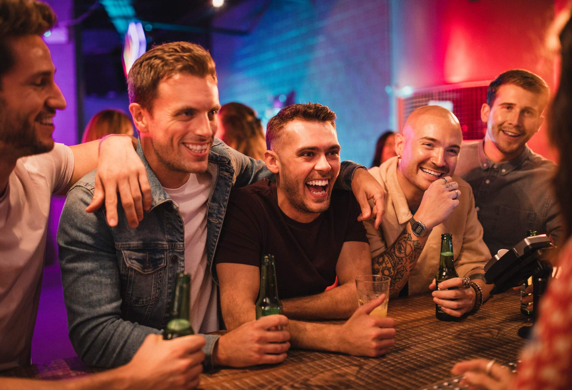 THEME_NIGHTLIFE_BAR_GROUP_OF_MEN_BUYING_DRINKS_GettyImages-1053840410