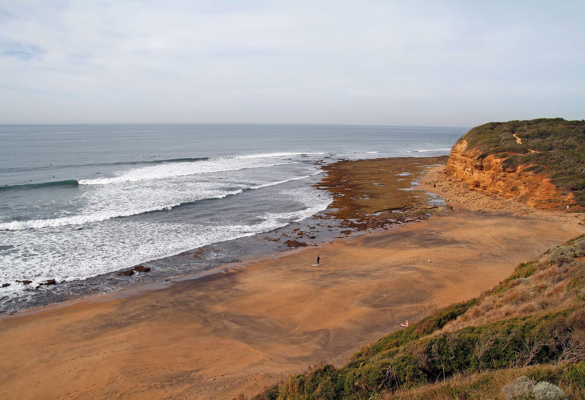 DEST_AUSTRALIA_SURFING_BELLS-BEACH_VICTORIA_GettyImages-174909786