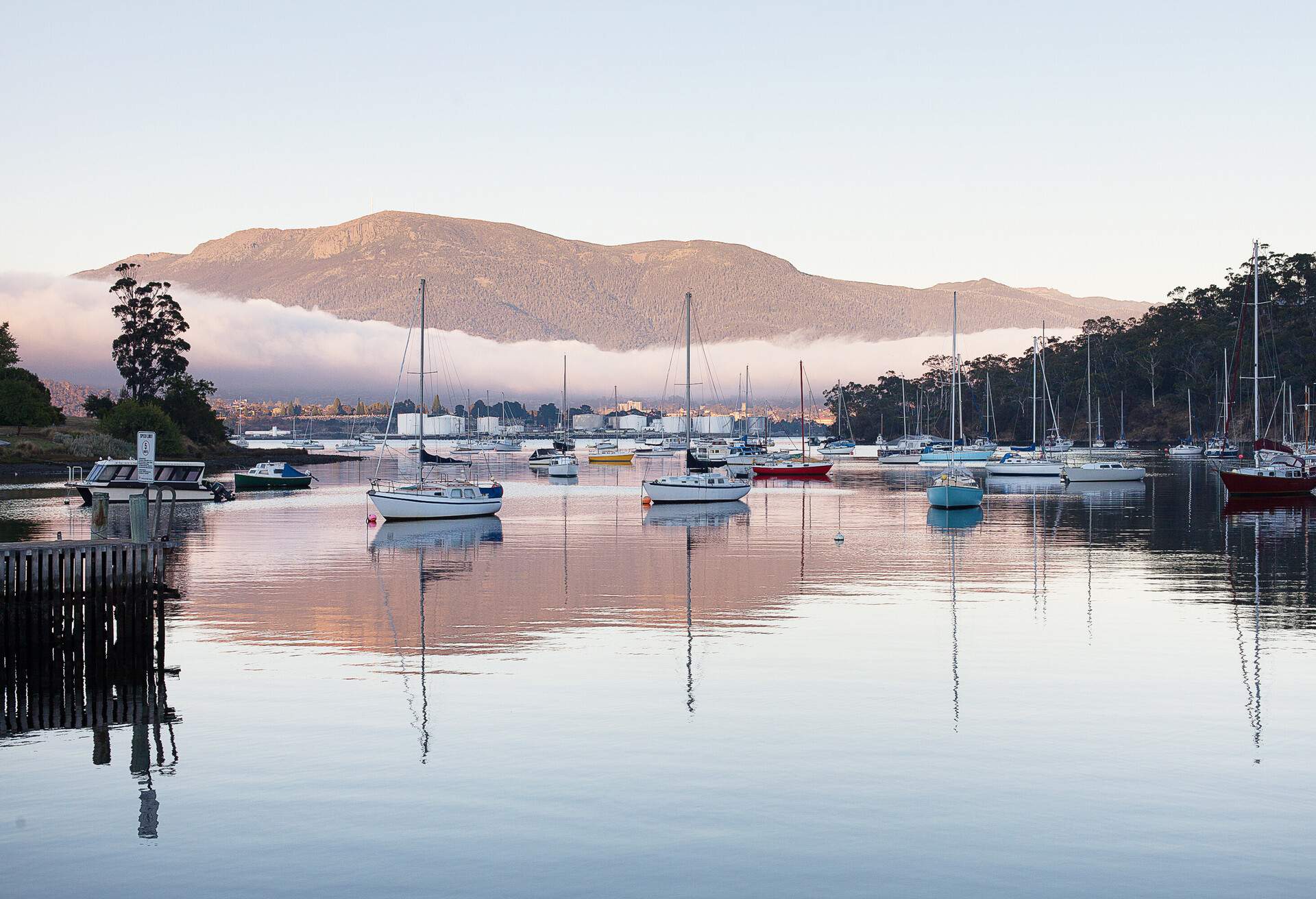 DEST_AUSTRALIA_HOBART_Unusual fog bank drifts down the Derwent River-GettyImages-487499722