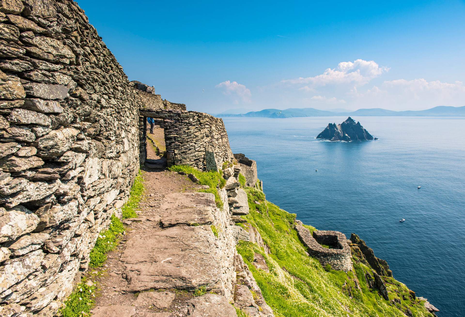 Skellig Michael (Great Skellig), Skellig islands, County Kerry, Munster province, Ireland, Europe. Monastery's architecture on the top of of the island.