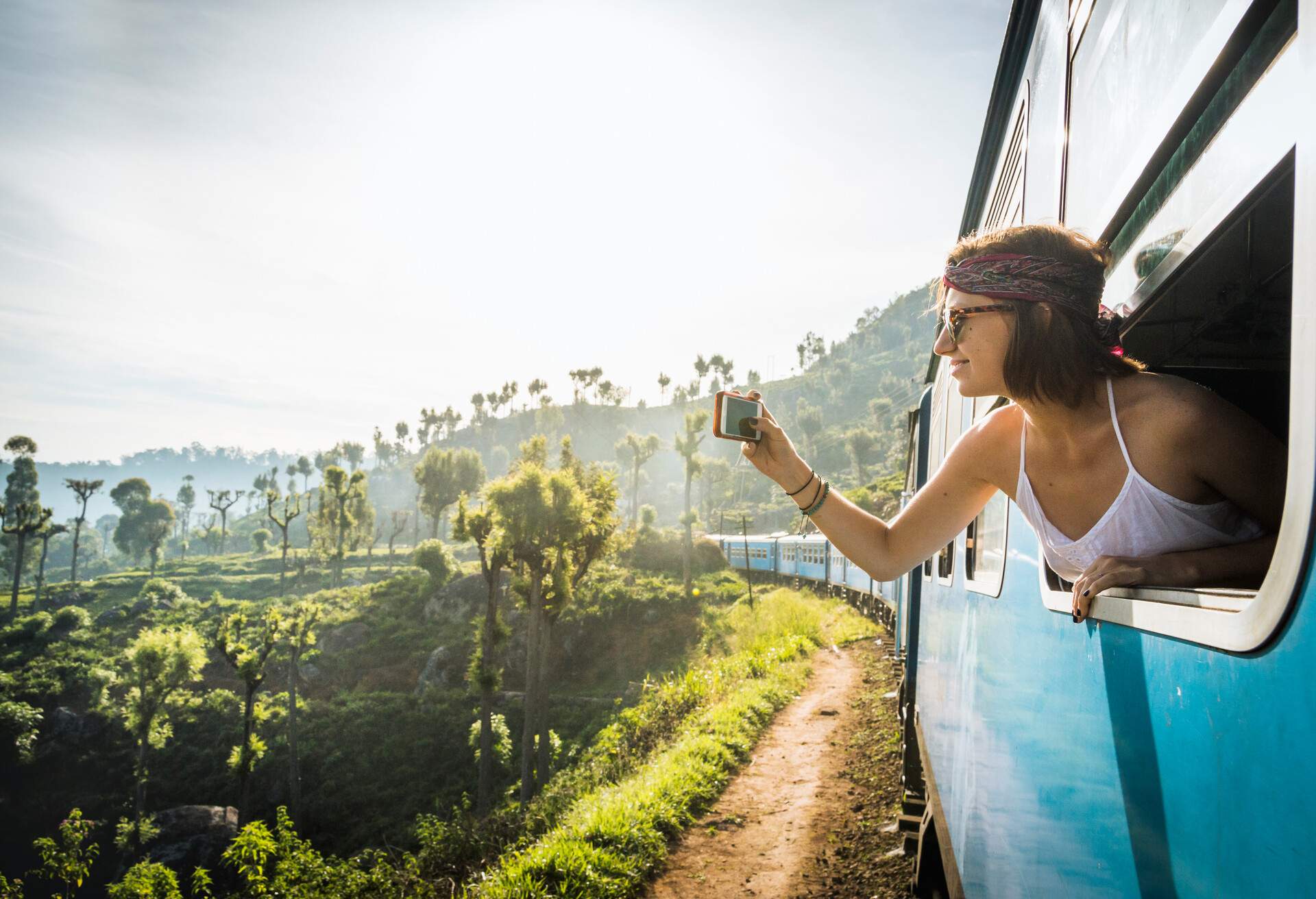 DEST_SRI-LANKA_TRAIN_RIDE_GettyImages-1044657216