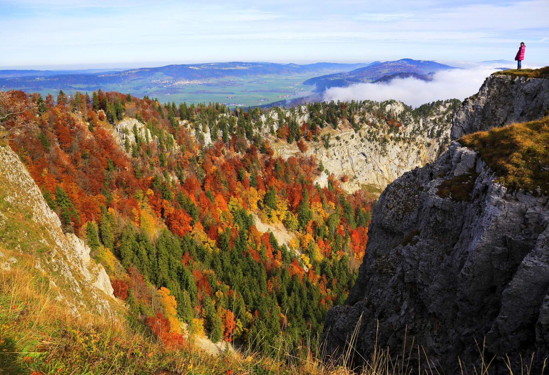 DEST_SWITZERLAND_NEUCHATEL-MOUNTAINS_GettyImages-610814599