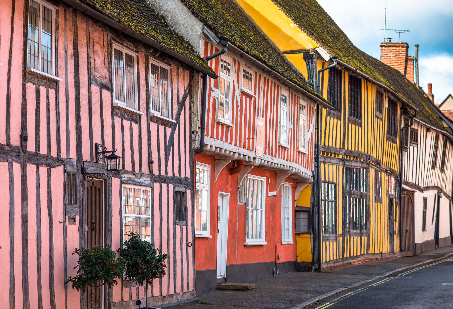 DEST_UK_ENGLAND_LAVENHAM_WATER-STREET_GettyImages-1157334372