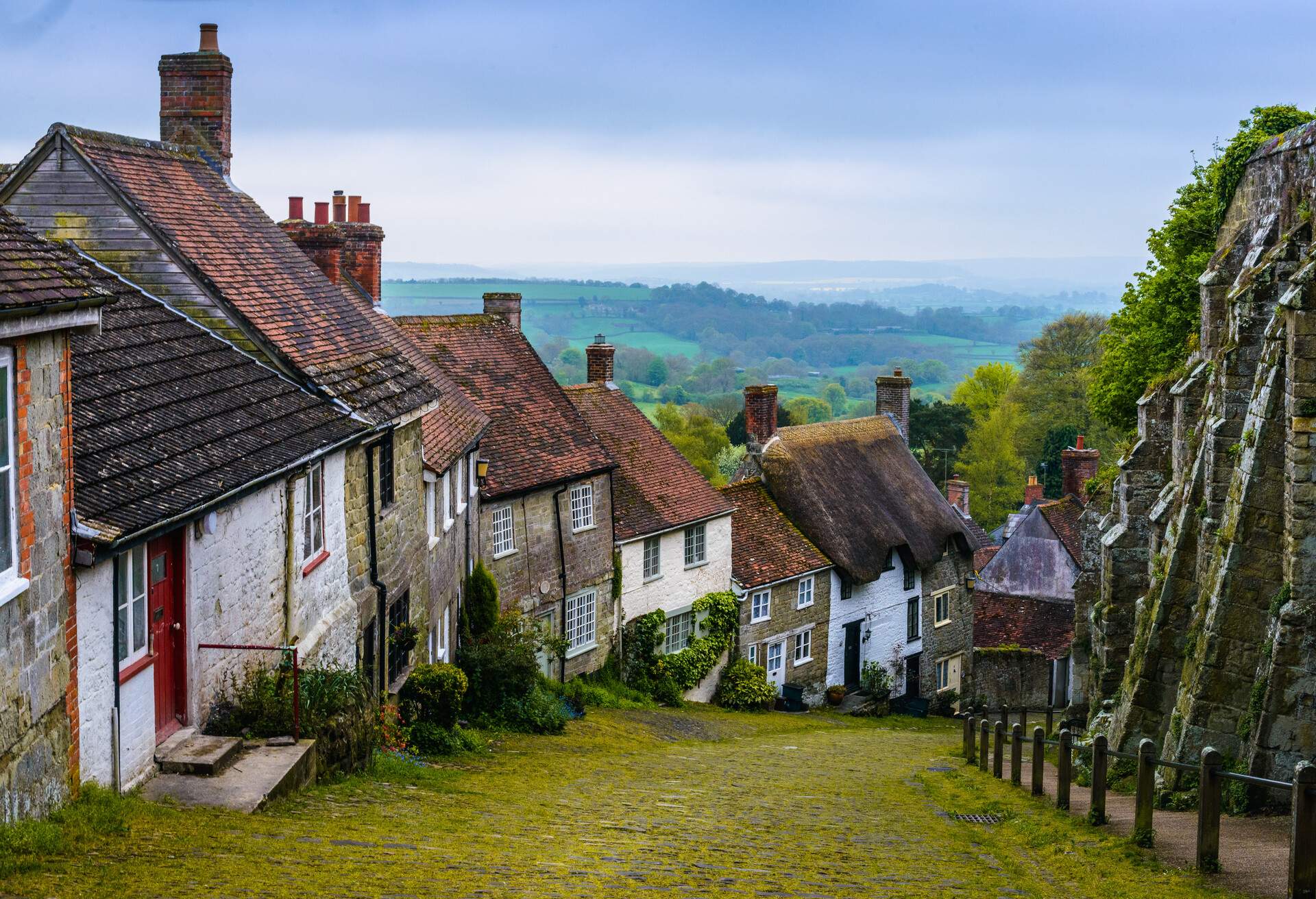 DEST_UK_ENGLAND_SHAFTSBURY_shutterstock-premier_1027000285.jpg.