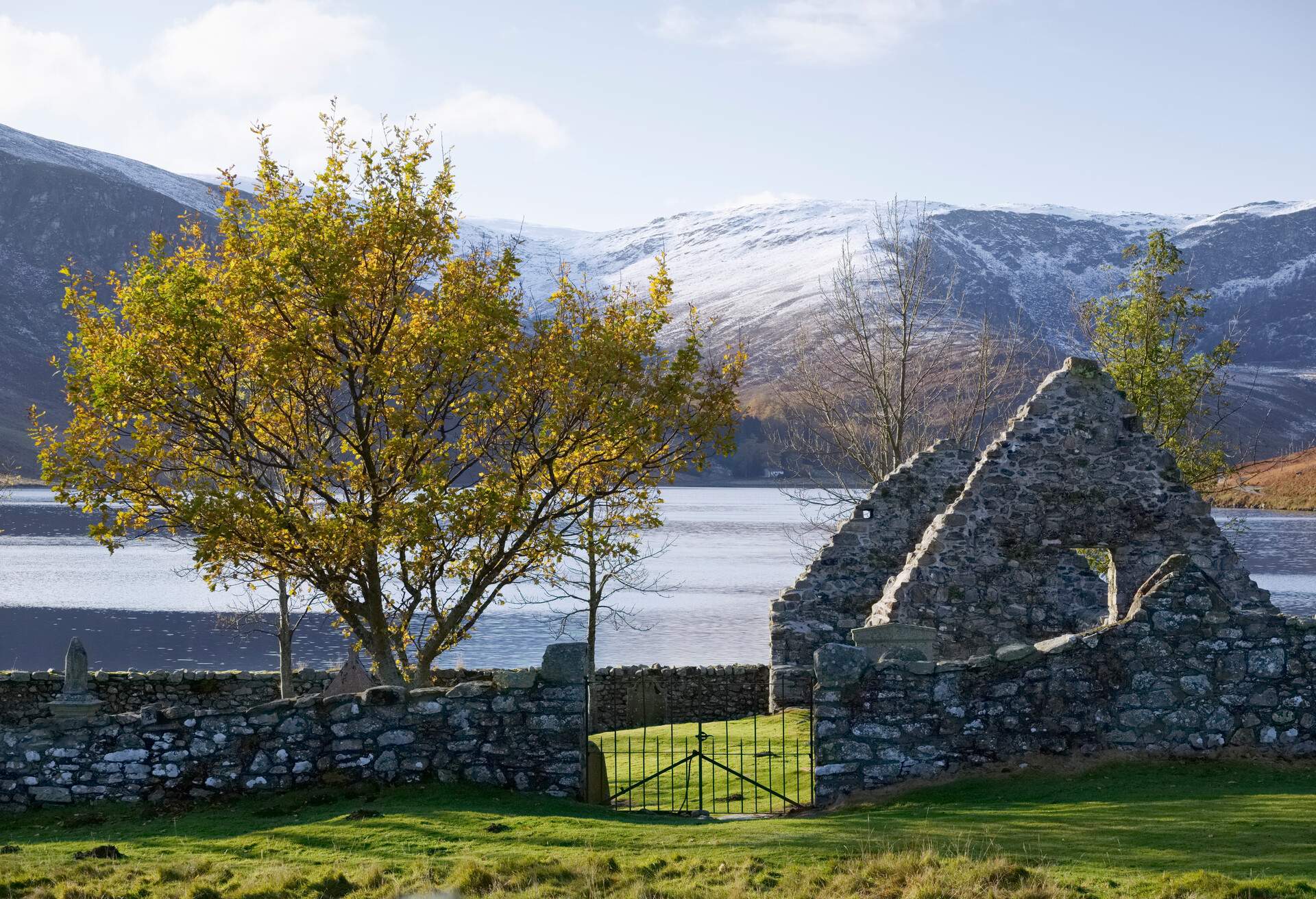 DEST_UK_SCOTLAND_LOCH-LEE_GettyImages-1188977580