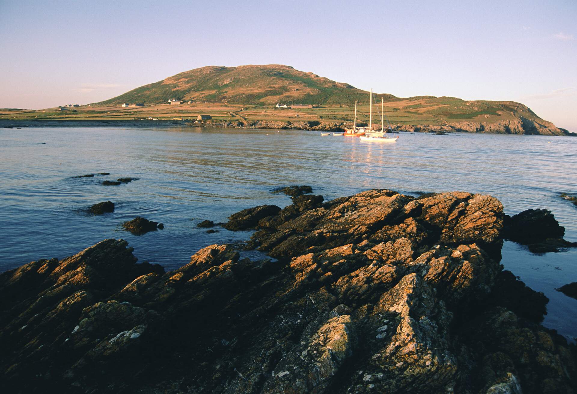 DEST_UK_WALES_BARDSEY-ISLAND_GettyImages-200227605-001