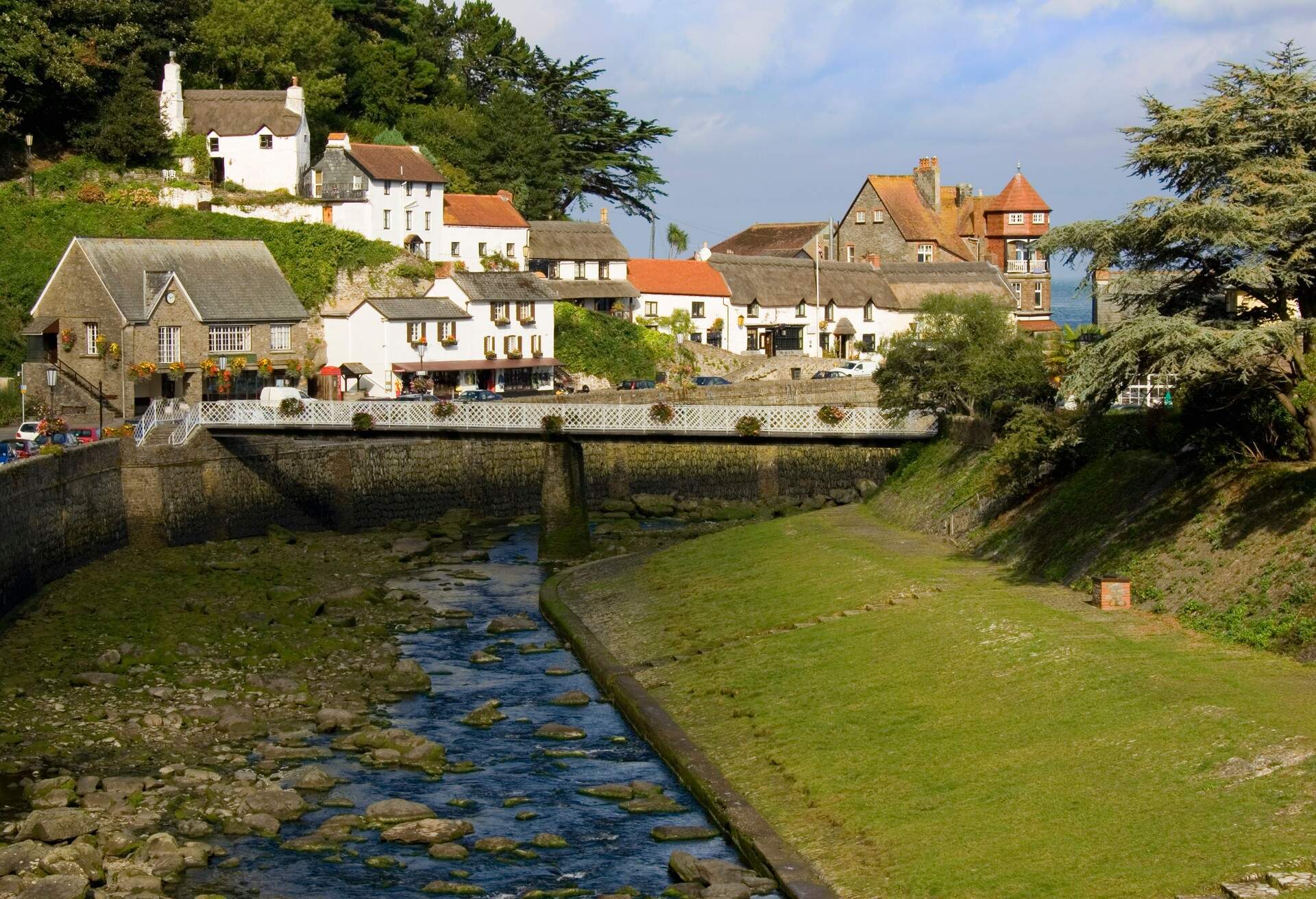 DEST_UNITED KINGDOM_ENGLAND_LYNTON_CITYSCAPE_GettyImages-77889269