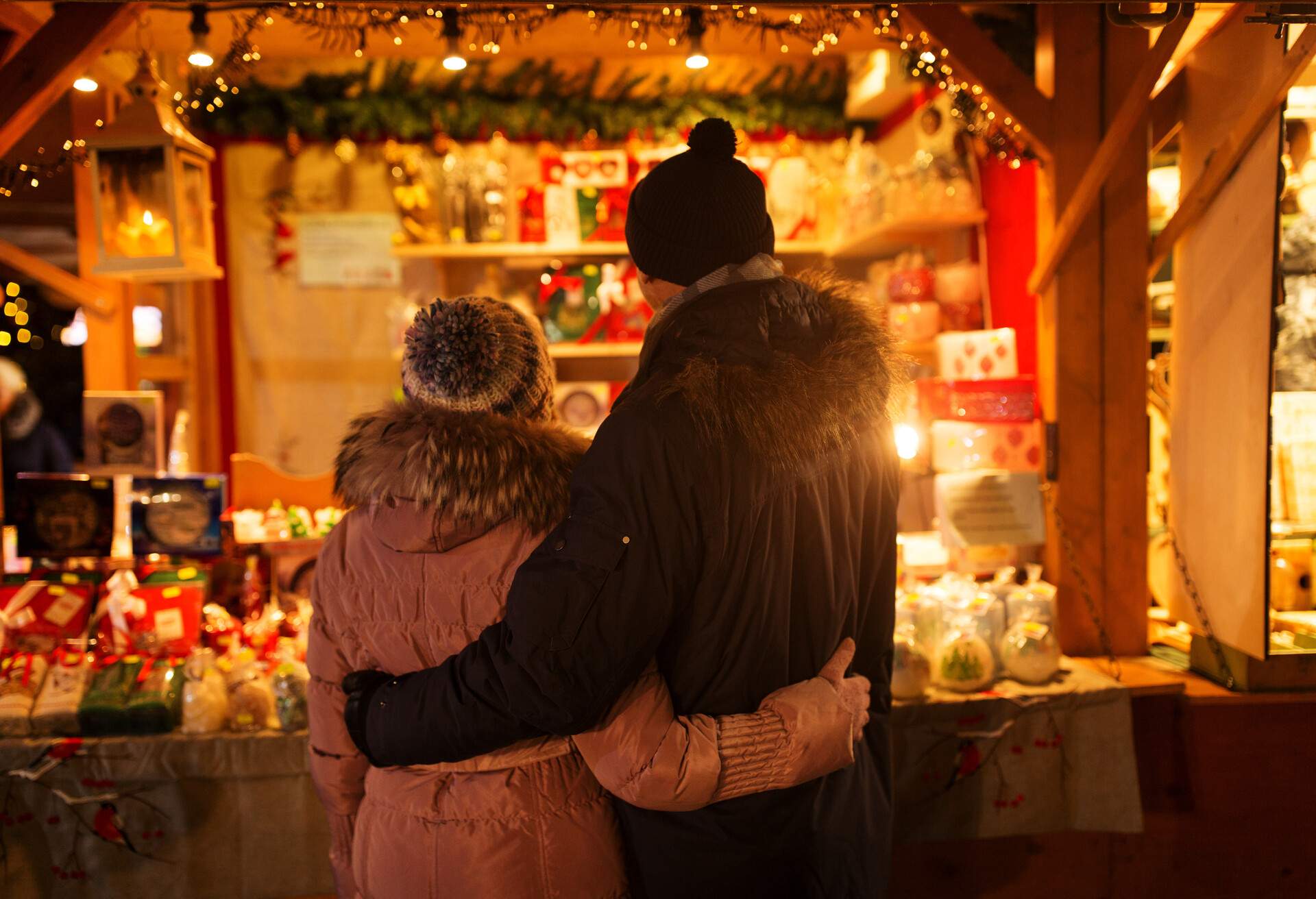 COUPLE_CHRISTMAS_MARKET