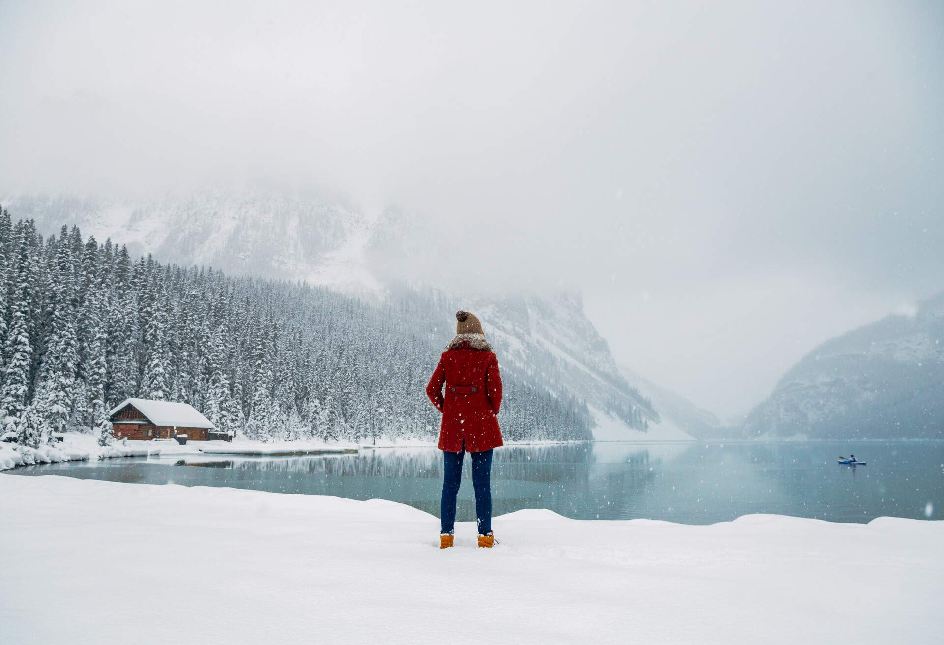 DEST_CANADA_BANFF_Lake Louise Alberta_WINTER_GettyImages-596742899