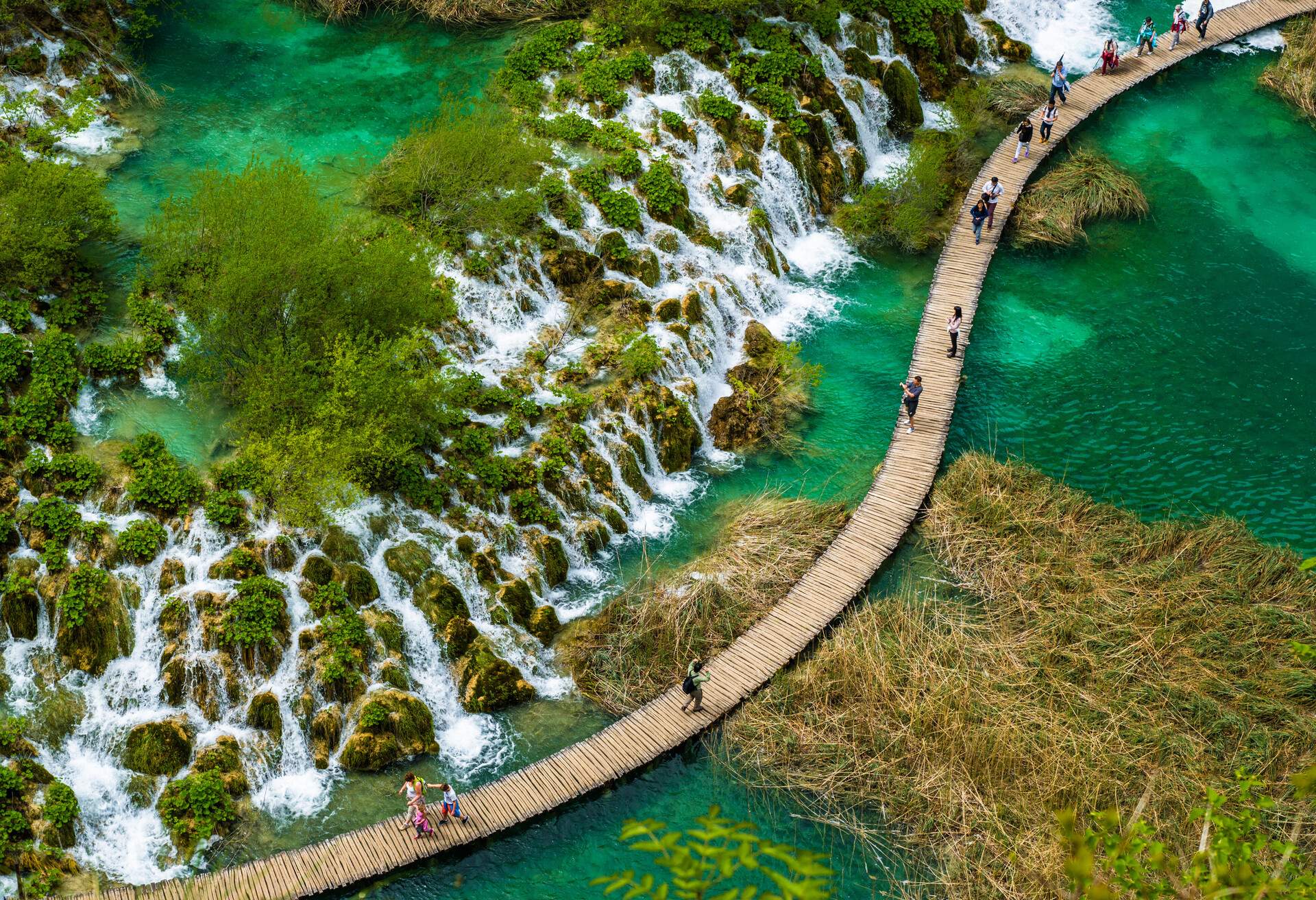 DEST_CROATIA_PLITVICKA-JEZERA_PLITVICE-LAKES-NATIONAL-PARK_GettyImages-661843365