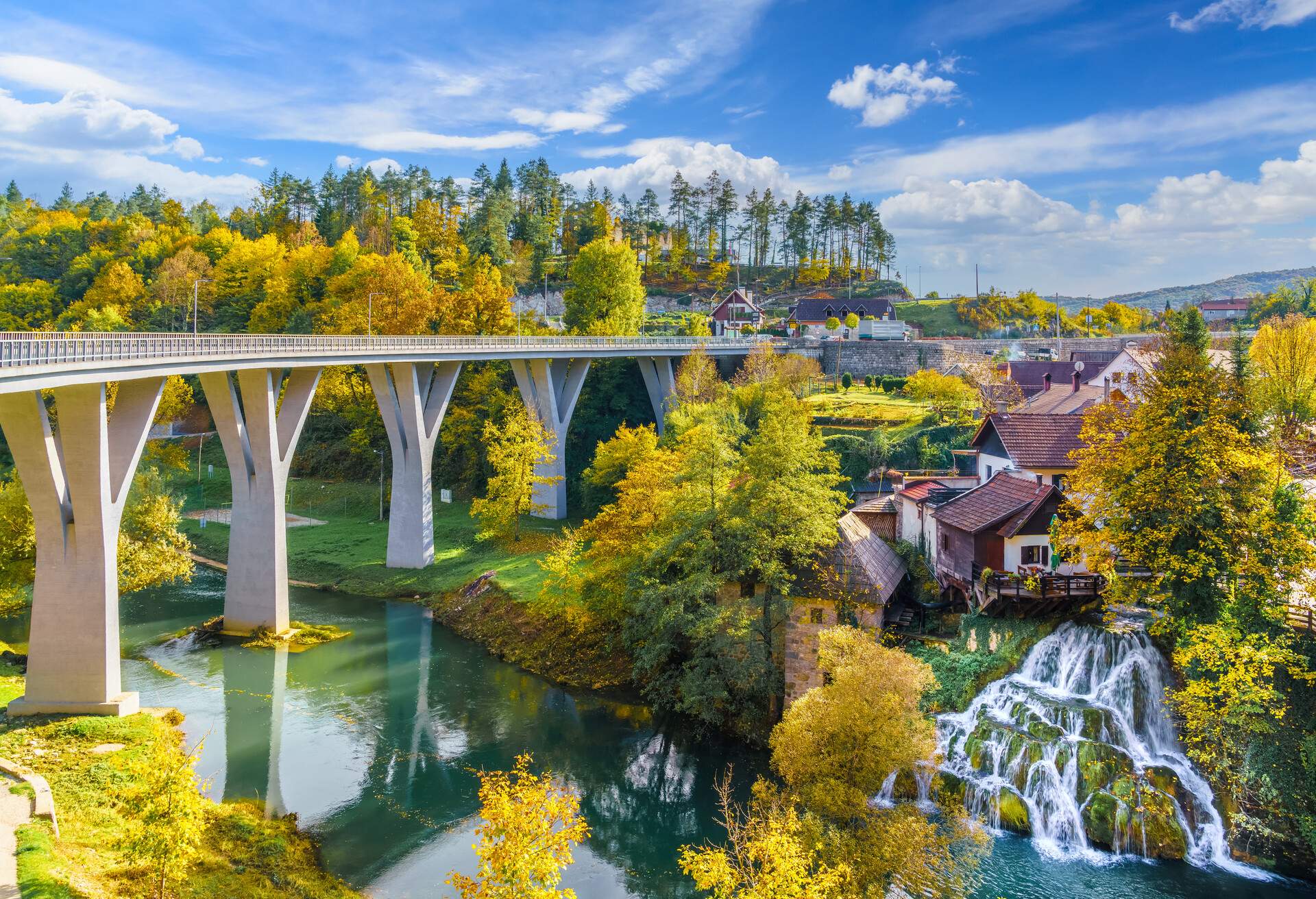 DEST_CROATIA_RASTOKE-WATERFALLS_GettyImages-1326945641