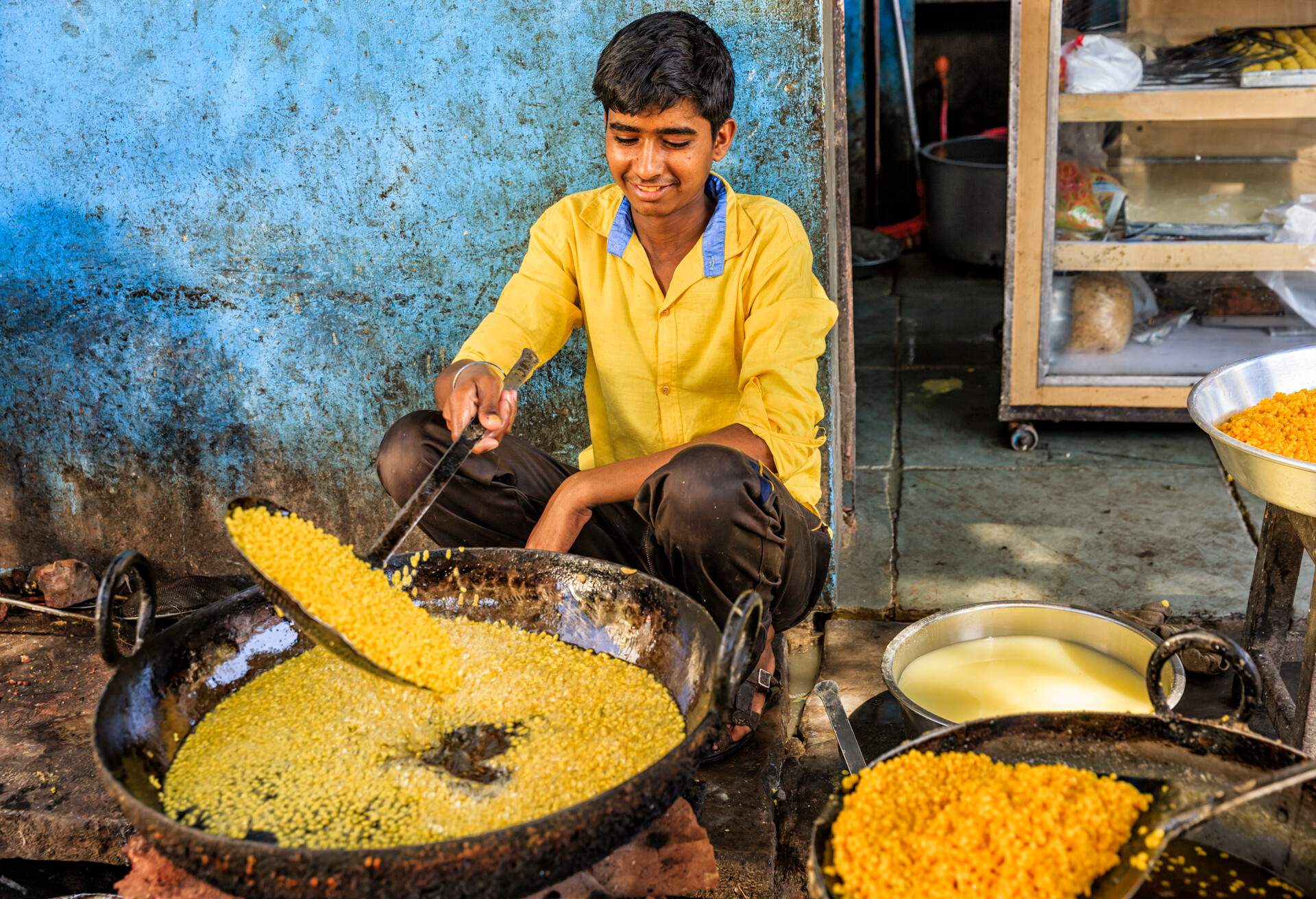 DEST_INDIA_JAIPUR_STREET_FOOD_VENDOR_GettyImages-800372796