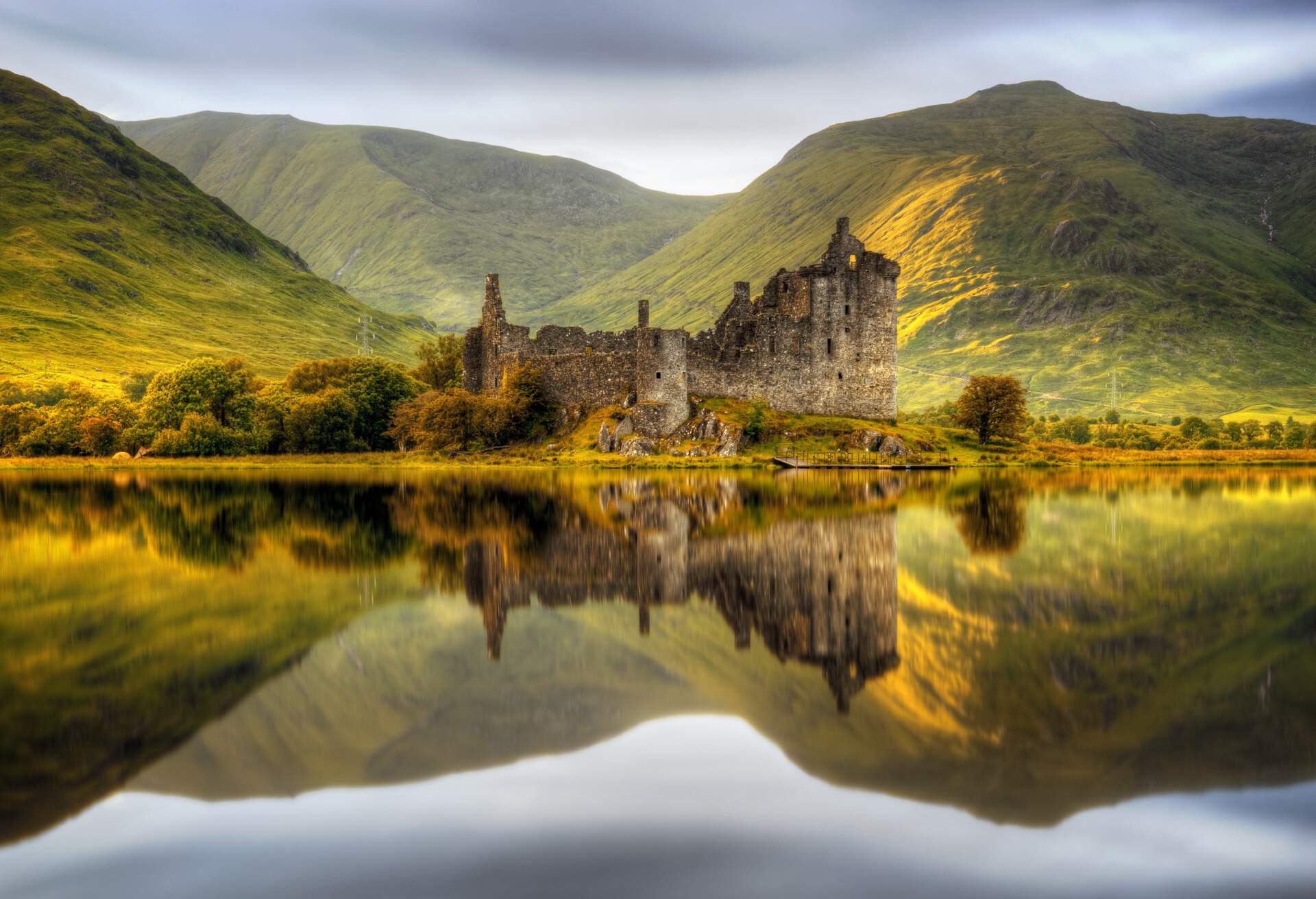 DEST_UK_SCOTLAND_LOCHAWE_KILCHURN-CASTLE_GettyImages-622204296