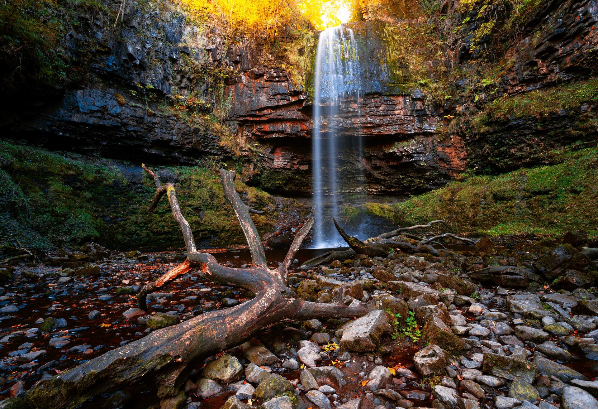 DEST_UK_WALES_BRECON-BEACONS_Henrhyd-Falls_GettyImages-1219644023