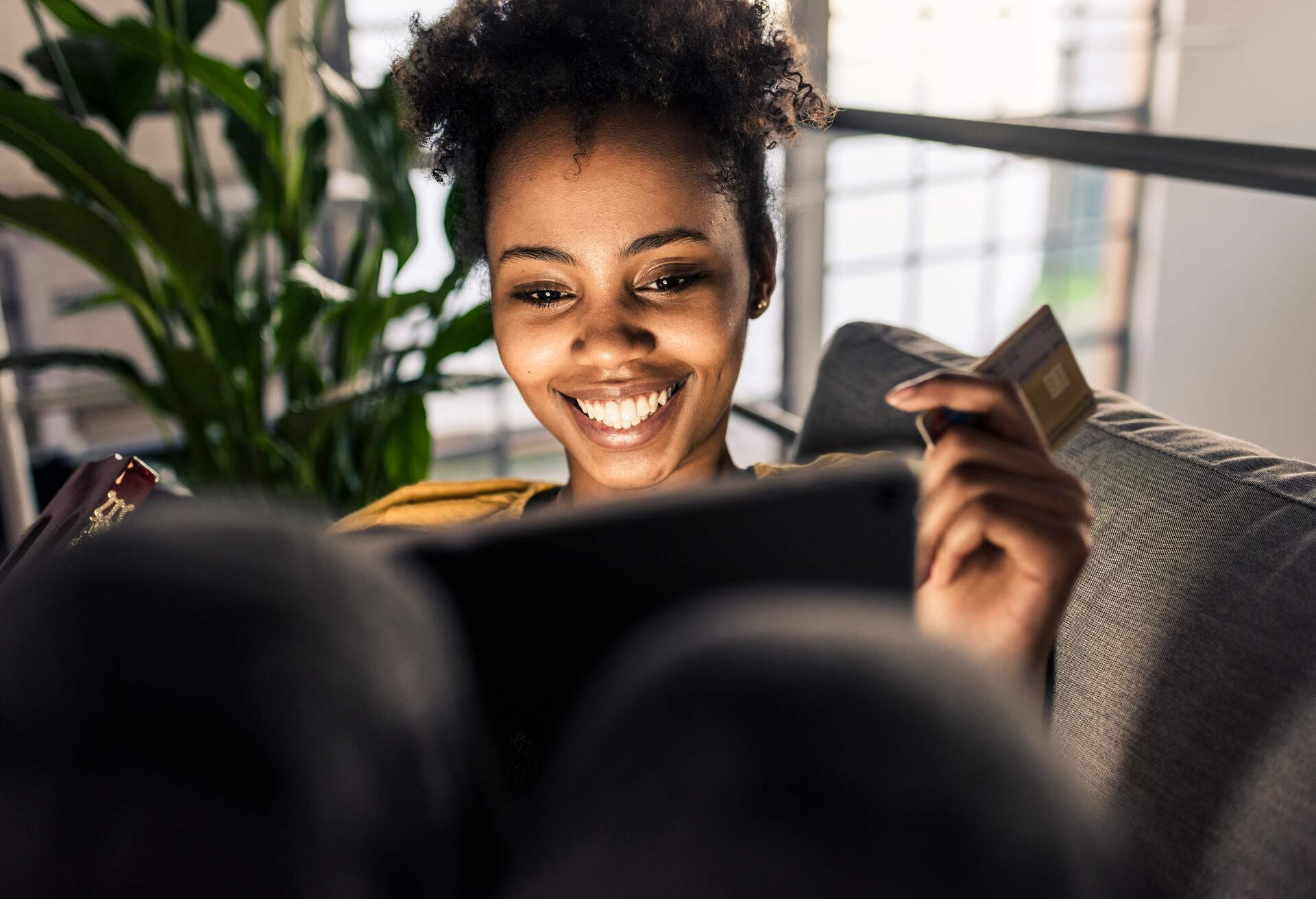 THEME_PERSON_WOMAN_POC_DEVICE_LAPTOP_GettyImages-722238365