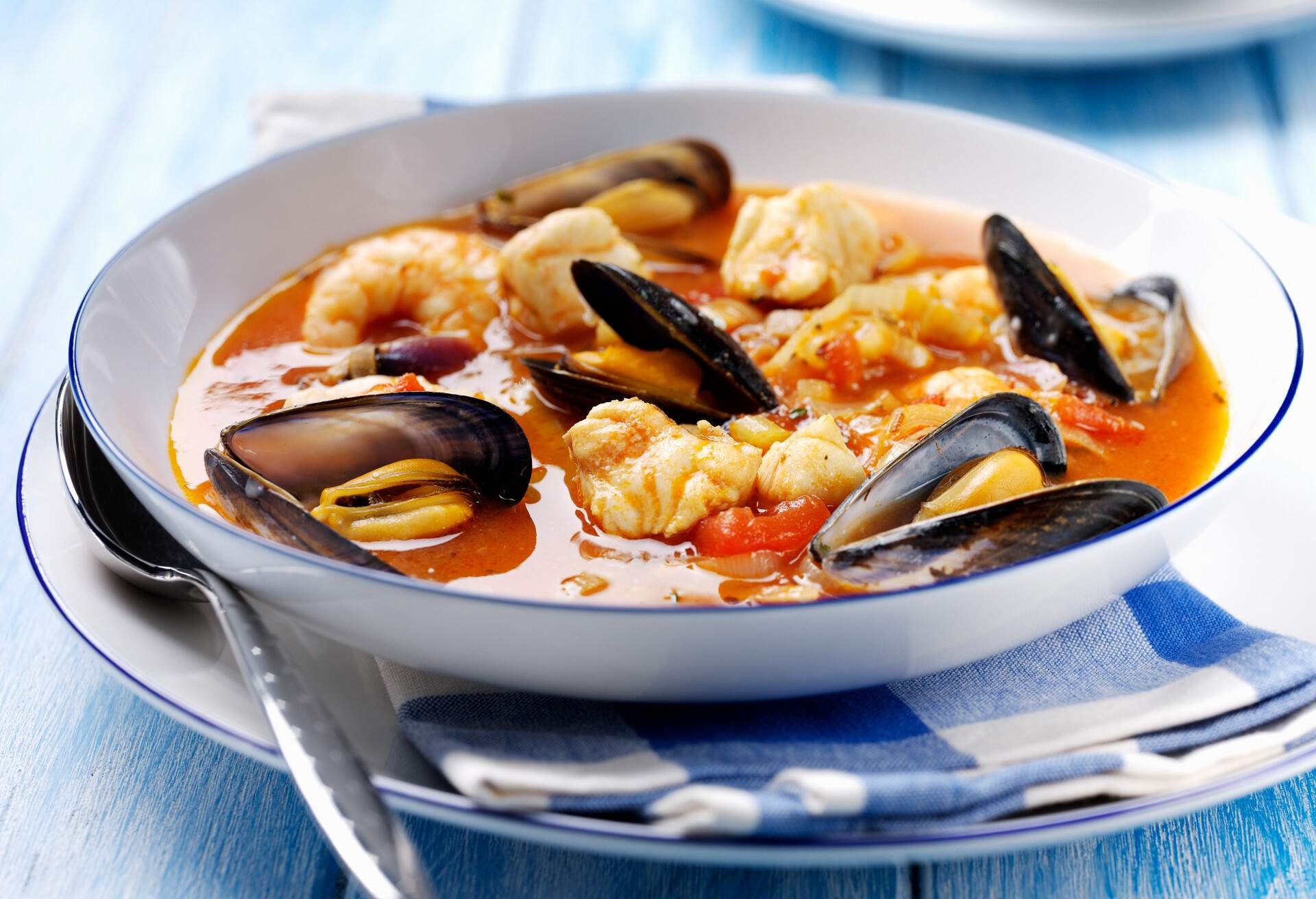 THEME_FOOD-FRENCH_Bouillabaisse_GettyImages-135607003