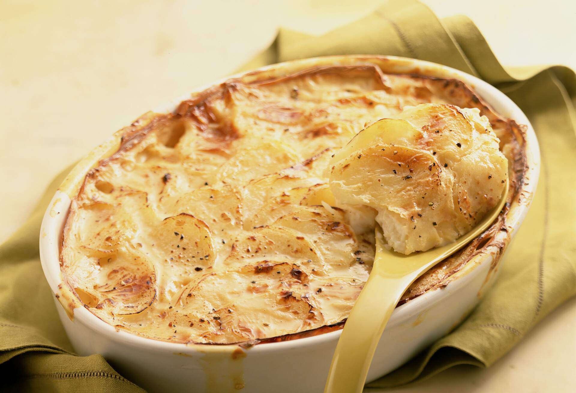 THEME_FOOD_FRENCH_Dauphinoise Potatoes_GettyImages-86056255
