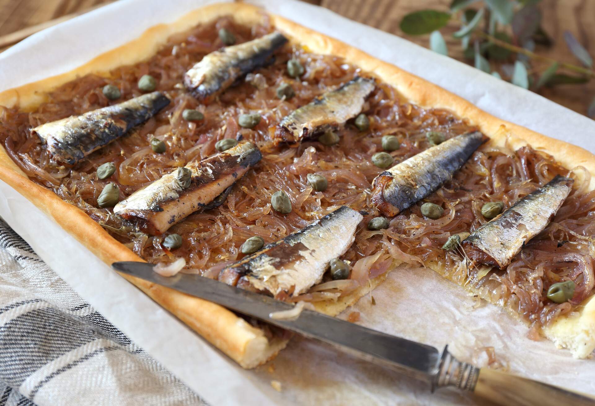 THEME_FOOD_FRENCH_Pissaladiere_GettyImages-858639164