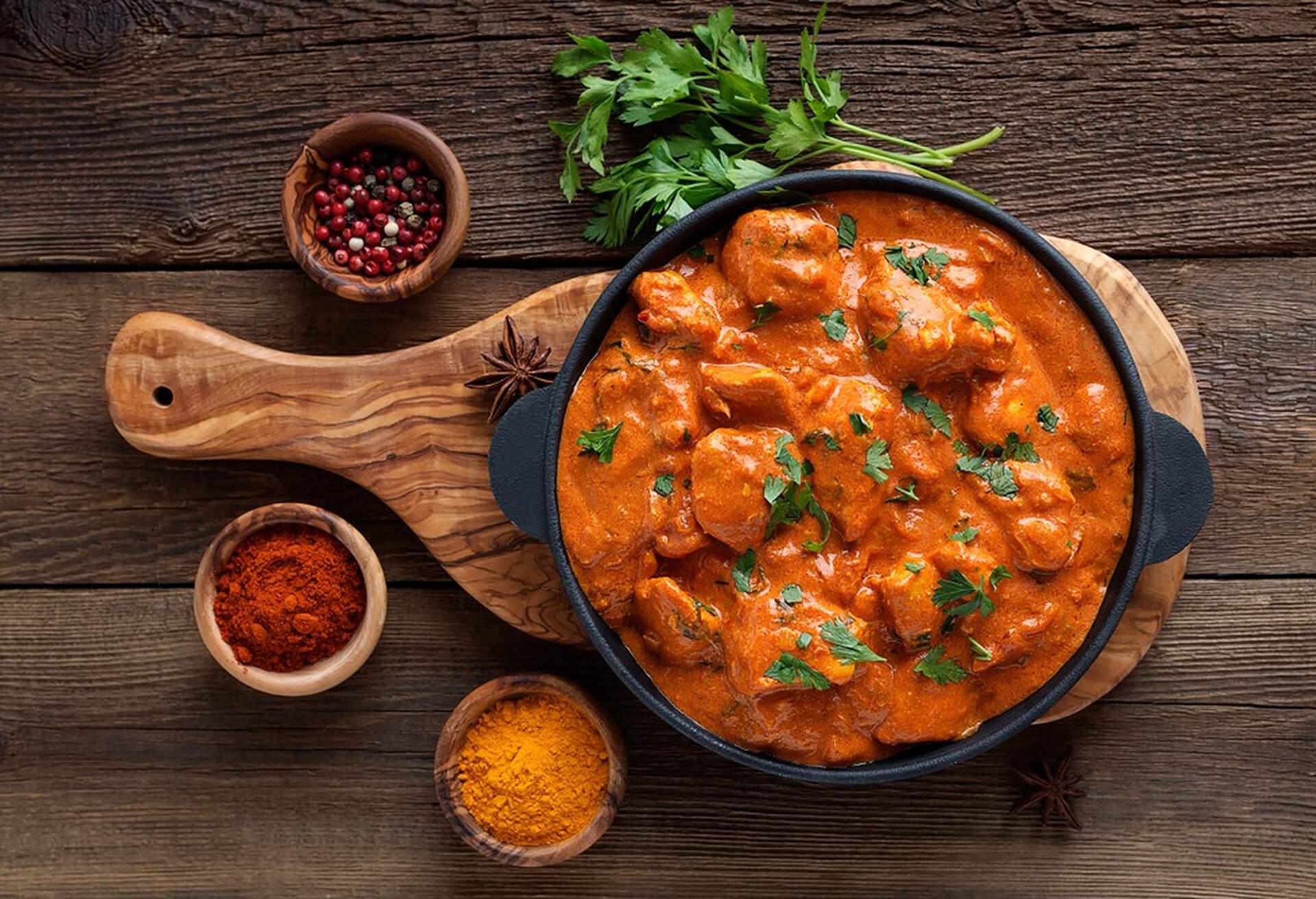 THEME_FOOD_INDIAN_BUTTER_CHICKEN_murgh_makhani_GettyImages-1277362334