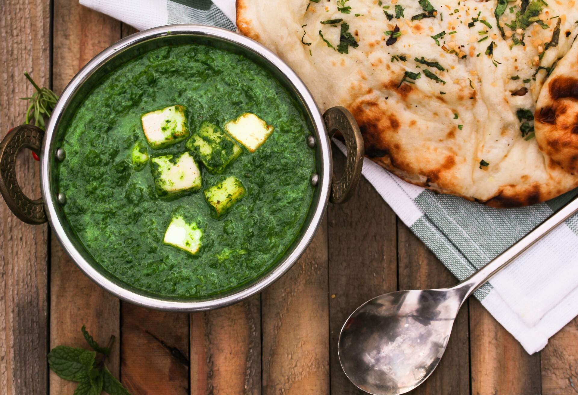 THEME_FOOD_INDIAN_PALAK_PANEER_GettyImages-497833552