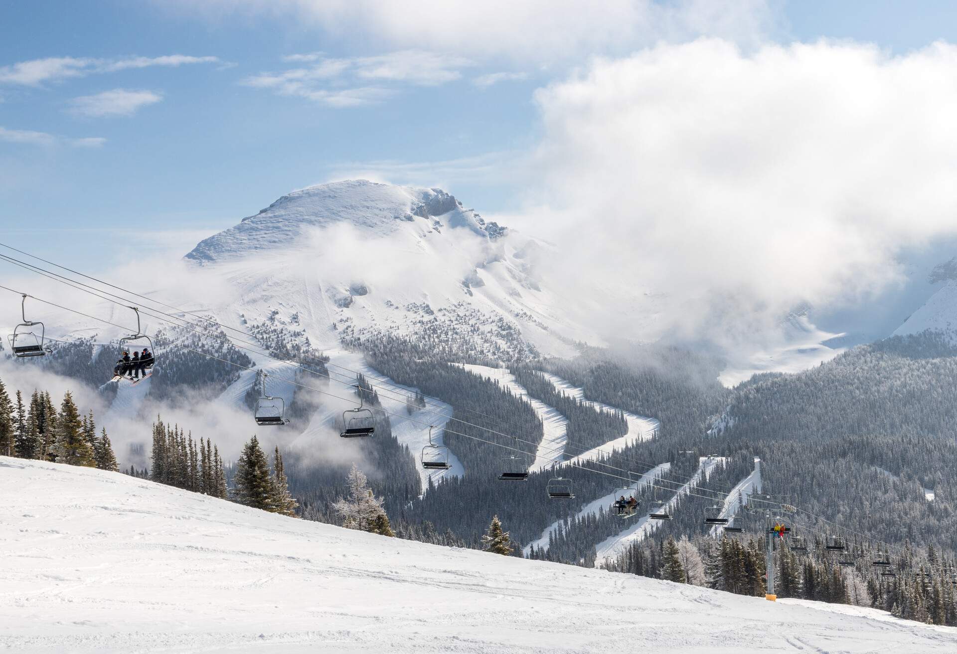 CANADA_ALBERTA_BANFF_GOATS-EYE-MOUNTAIN