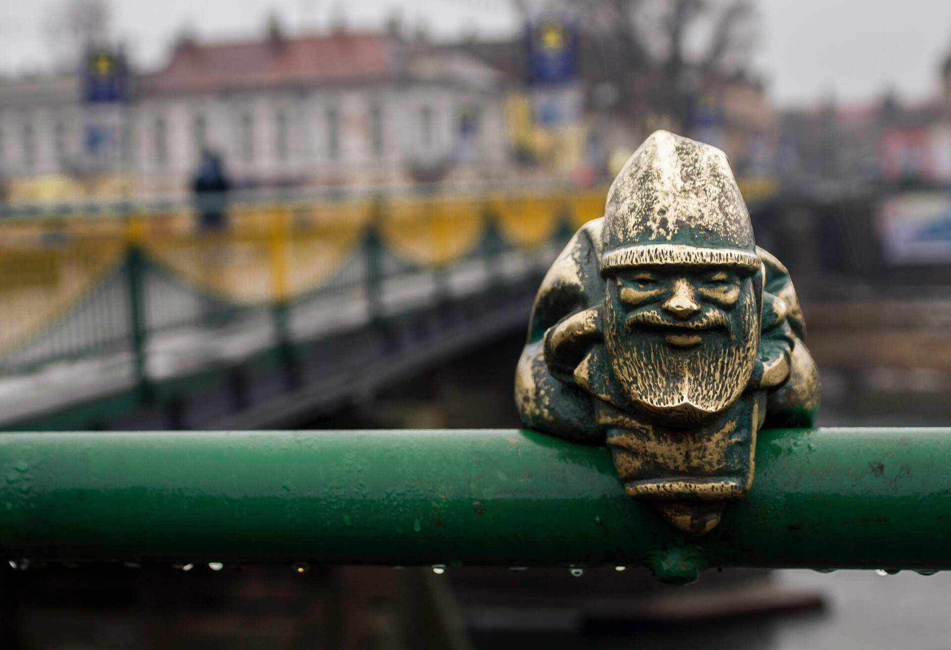 DEST_POLAND_WROCLAW_GNOME_STATUE_GettyImages-467392190