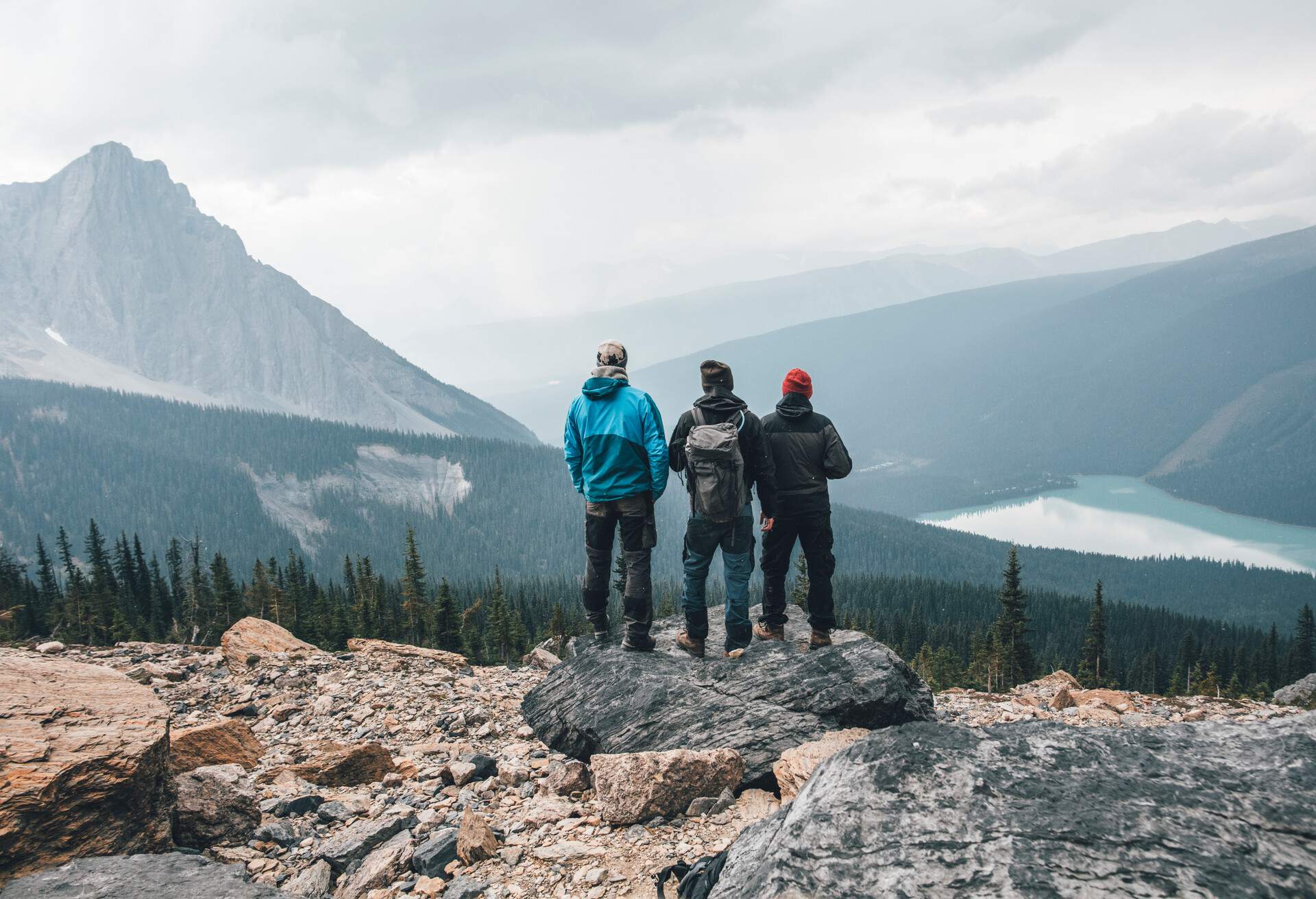 DEST_CANADA_BRITISH_COLUMBIA_YOHO_NATIONAL_PARK_HIKERS_MOUNT_BURGESS_EMERALD_LAKE_PEOPLE_GettyImages-951523982