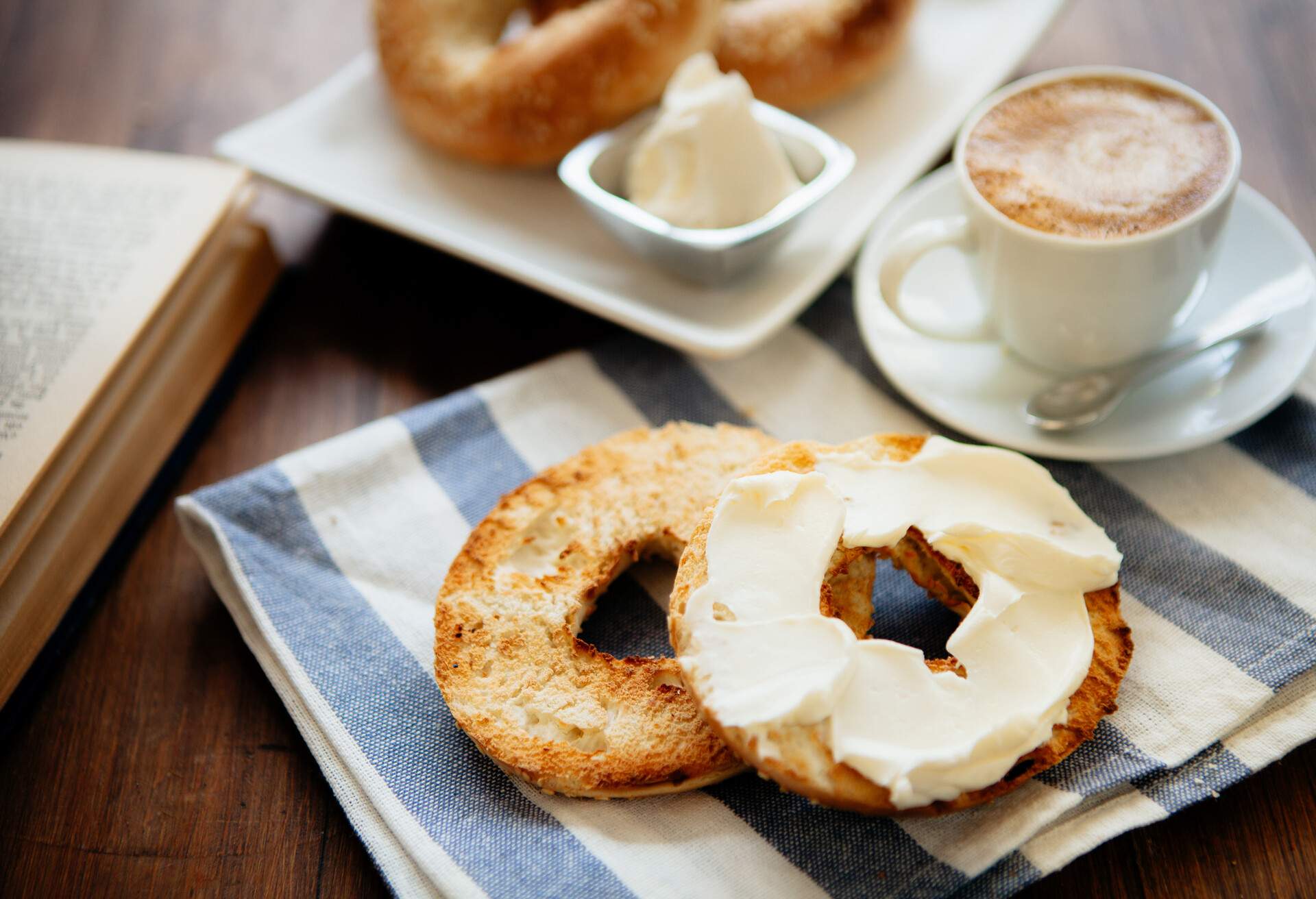 FOOD_CANADIAN_MONTREAL_BAGEL