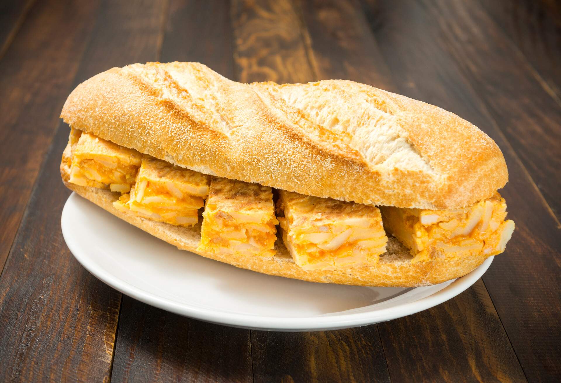 THEME_FOOD_SPANISH_OMELETTE_SANDWICH_GettyImages-1294259776