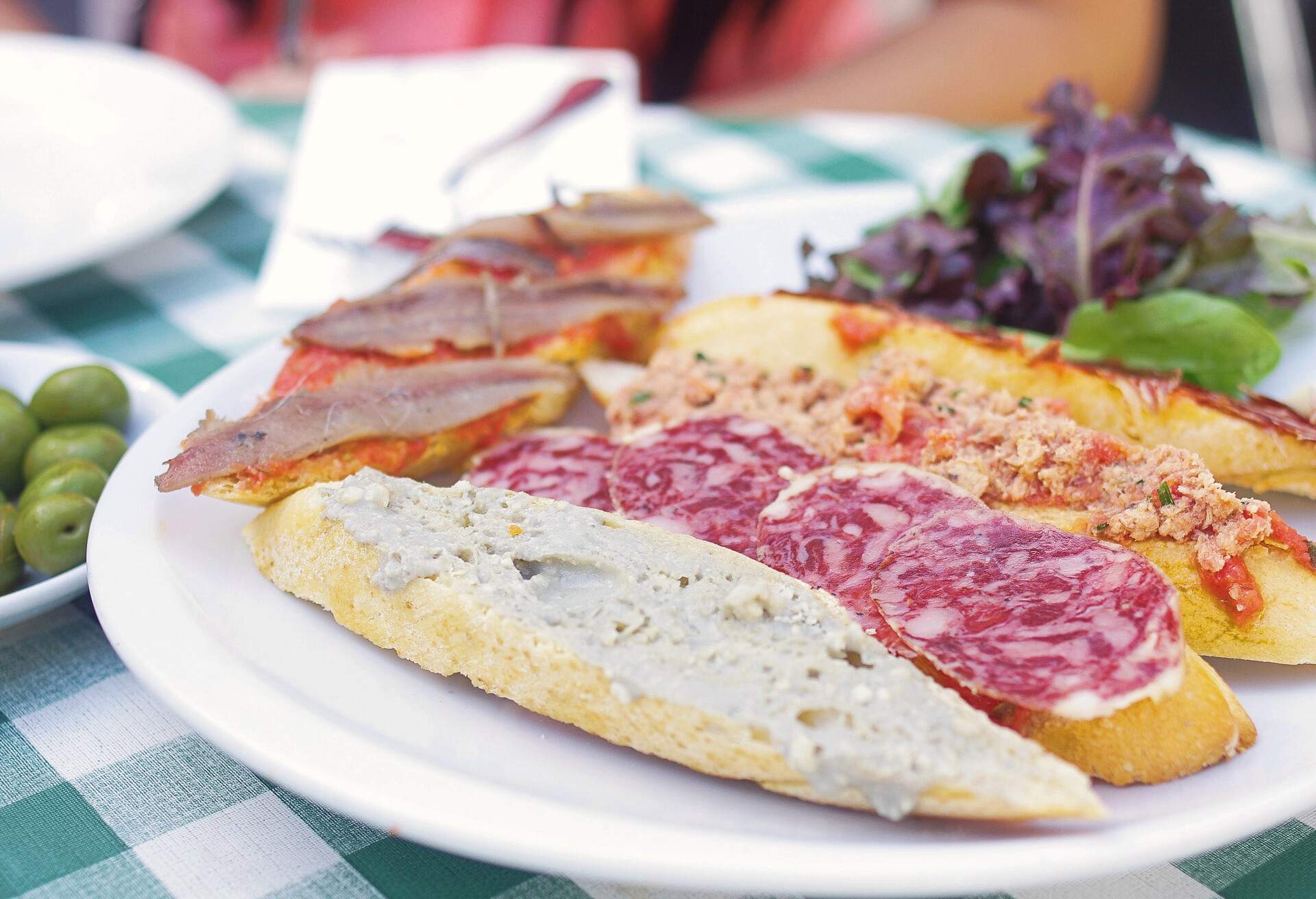 THEME_FOOD_SPANISH_TOSTADAS_GettyImages-1317744436