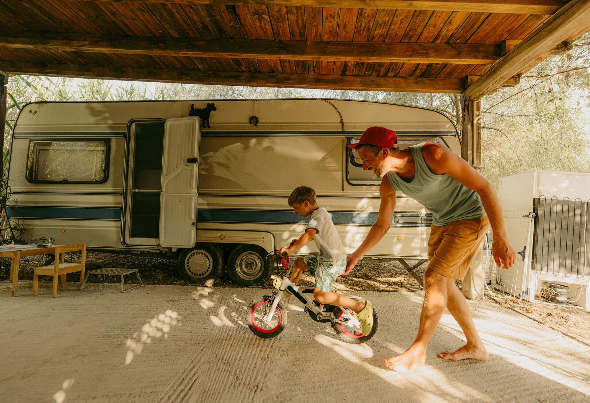 THEME_GLAMPING_CAMPING_CAMPERVAN_PEOPLE_FAMILY_GettyImages-1368224142