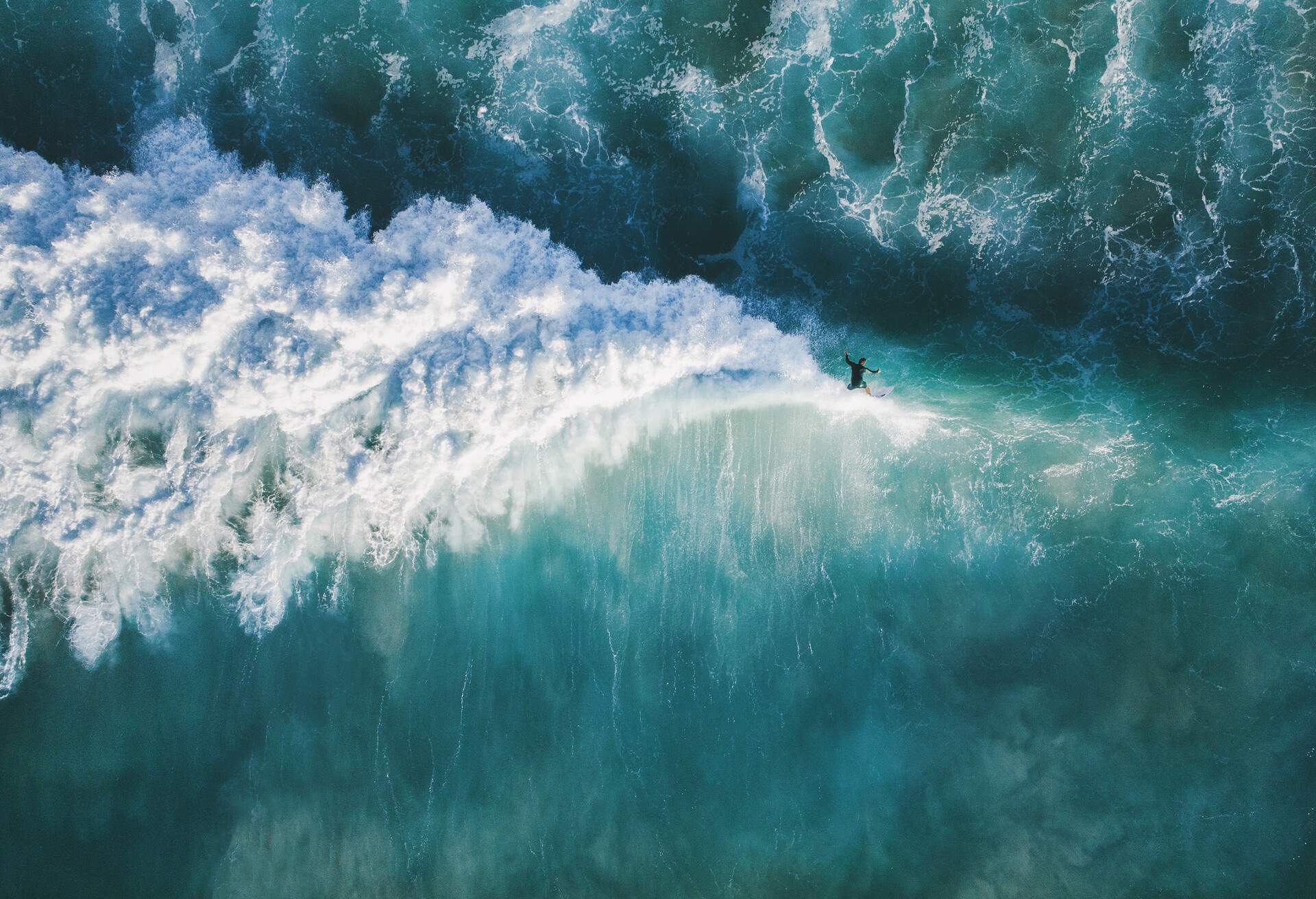 AUSTRALIA_SURFER_SEA