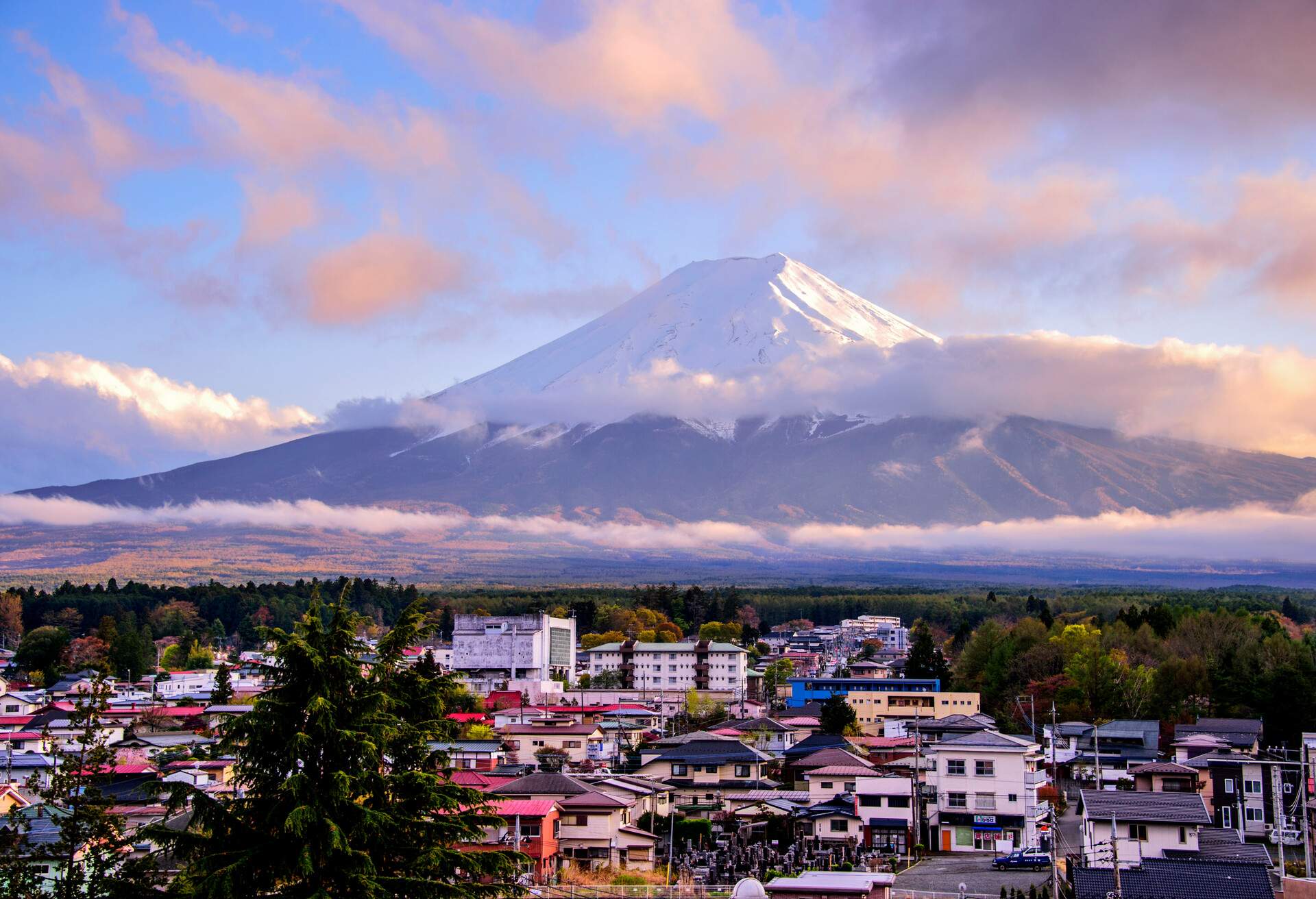 DEST_JAPAN_YAMANASHI-PREFECTURE_FUJIKAWAGUCHIKO_GettyImages-1007165096