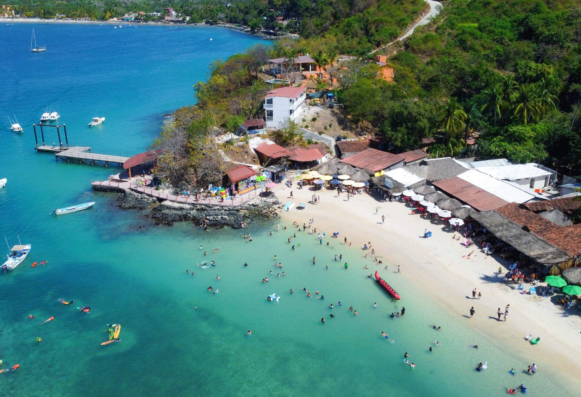 Playa Las Gatas small beach in the Bahia de Zihuatanejo, Mexico