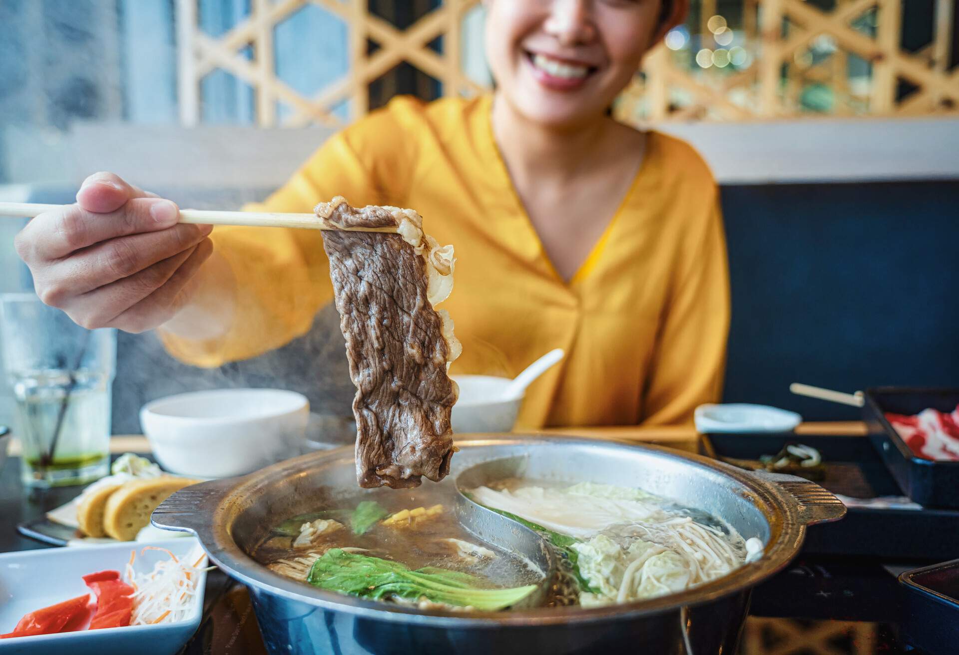 THEME_FOOD_JAPANESE_SHABU-SHABU_GettyImages-1409401020