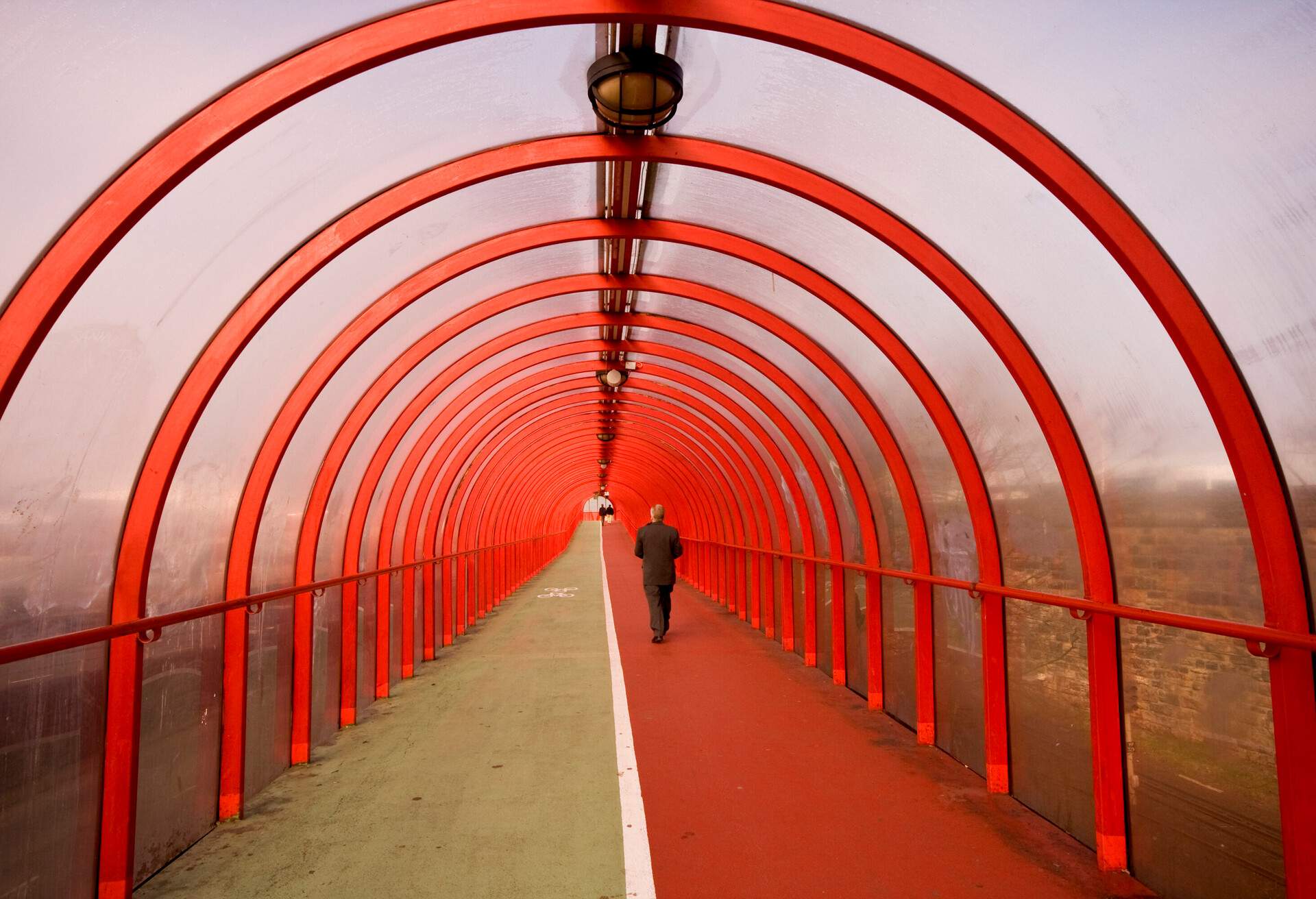 SCOTLAND_GLASGOW_WALKWAY_PEOPLE