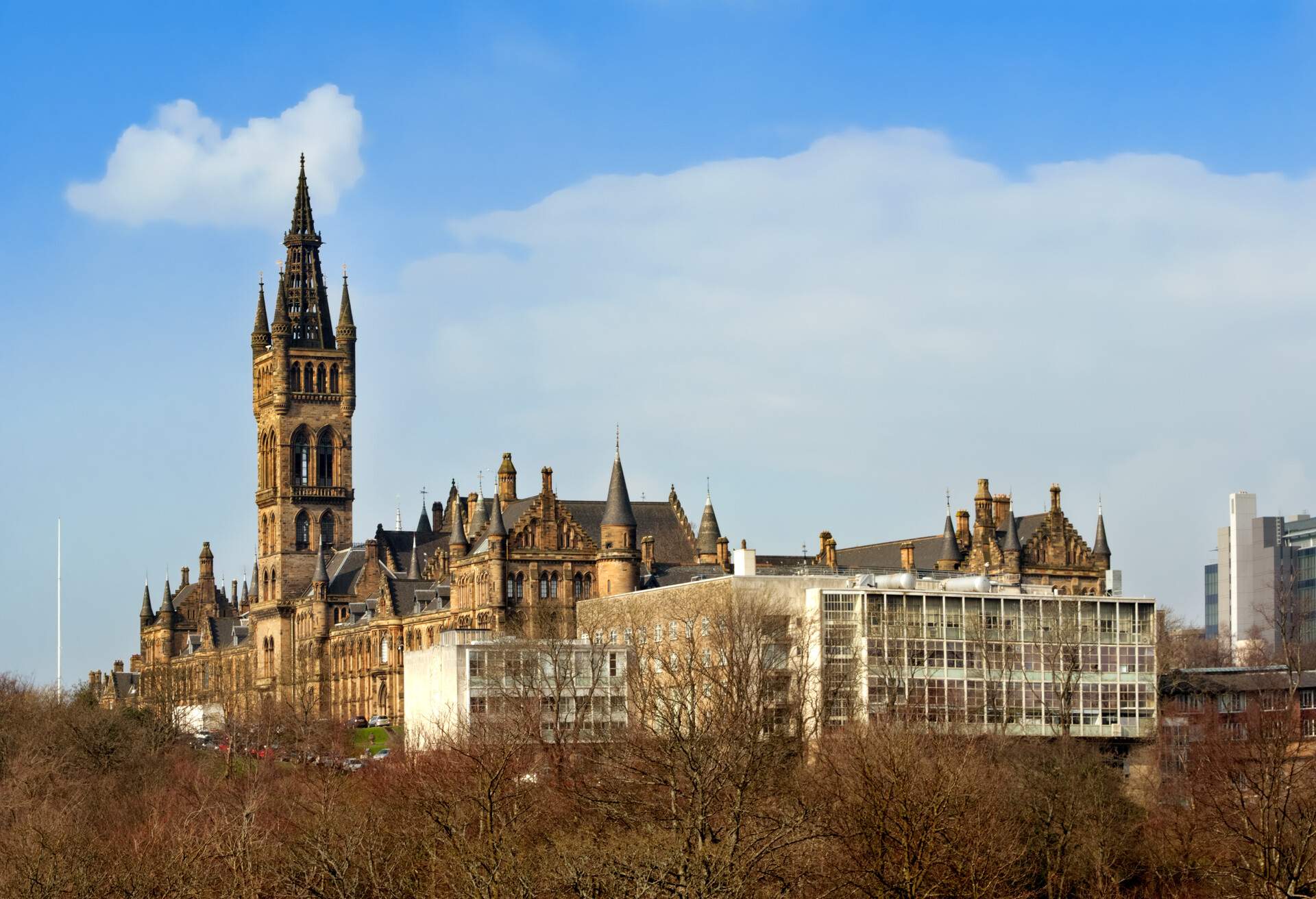 Glasgow University with the modern School of engineering building