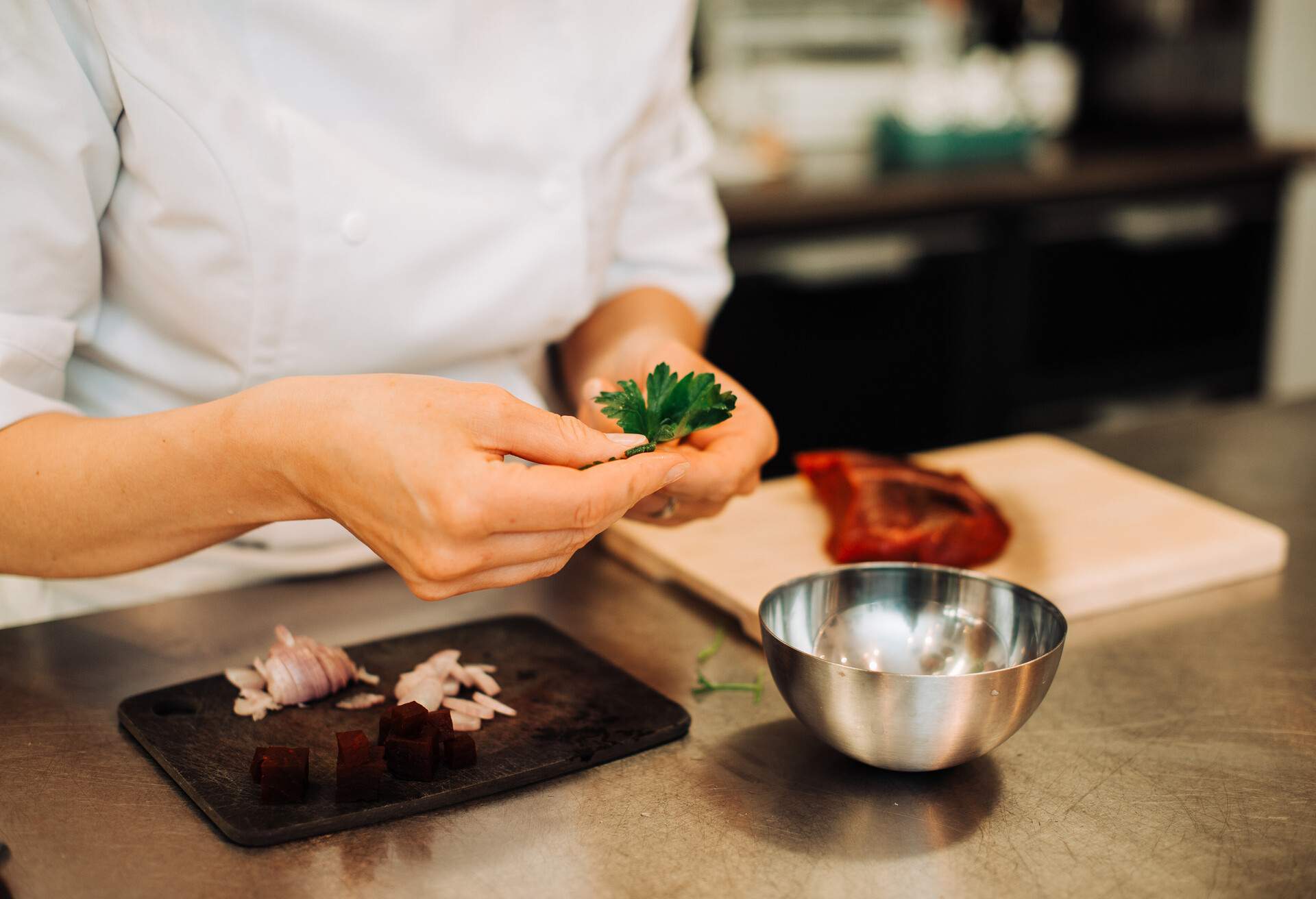 THEME_FOOD_KITCHEN_FINE_DINING_CHEF_GettyImages-1223880884