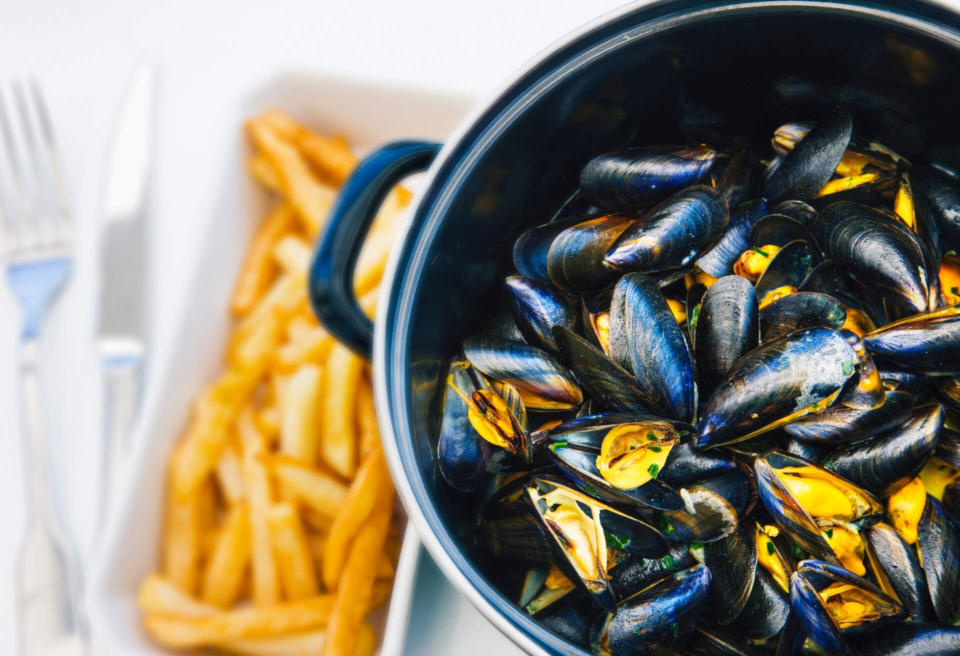 Moules et frite, a very popular French dish,